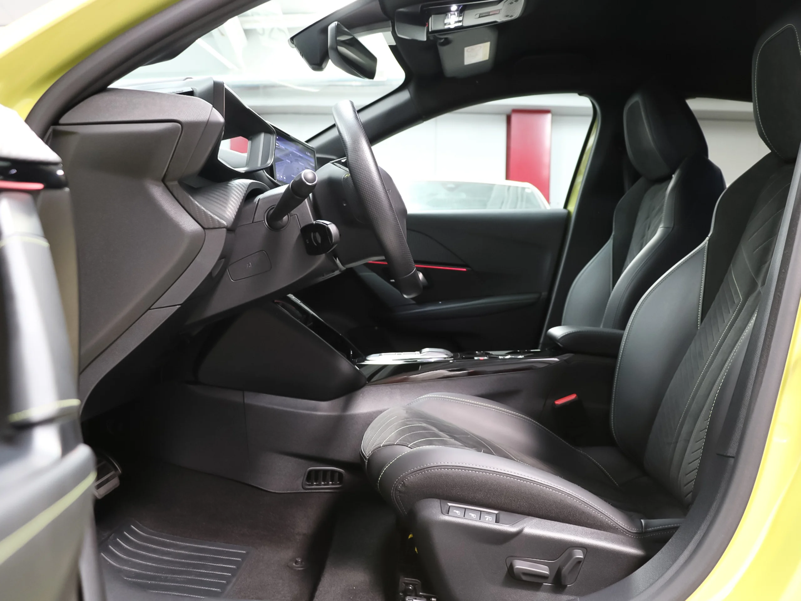 Peugeot E-208 Eléctrico GT 115 kW (156 CV) - Foto 6