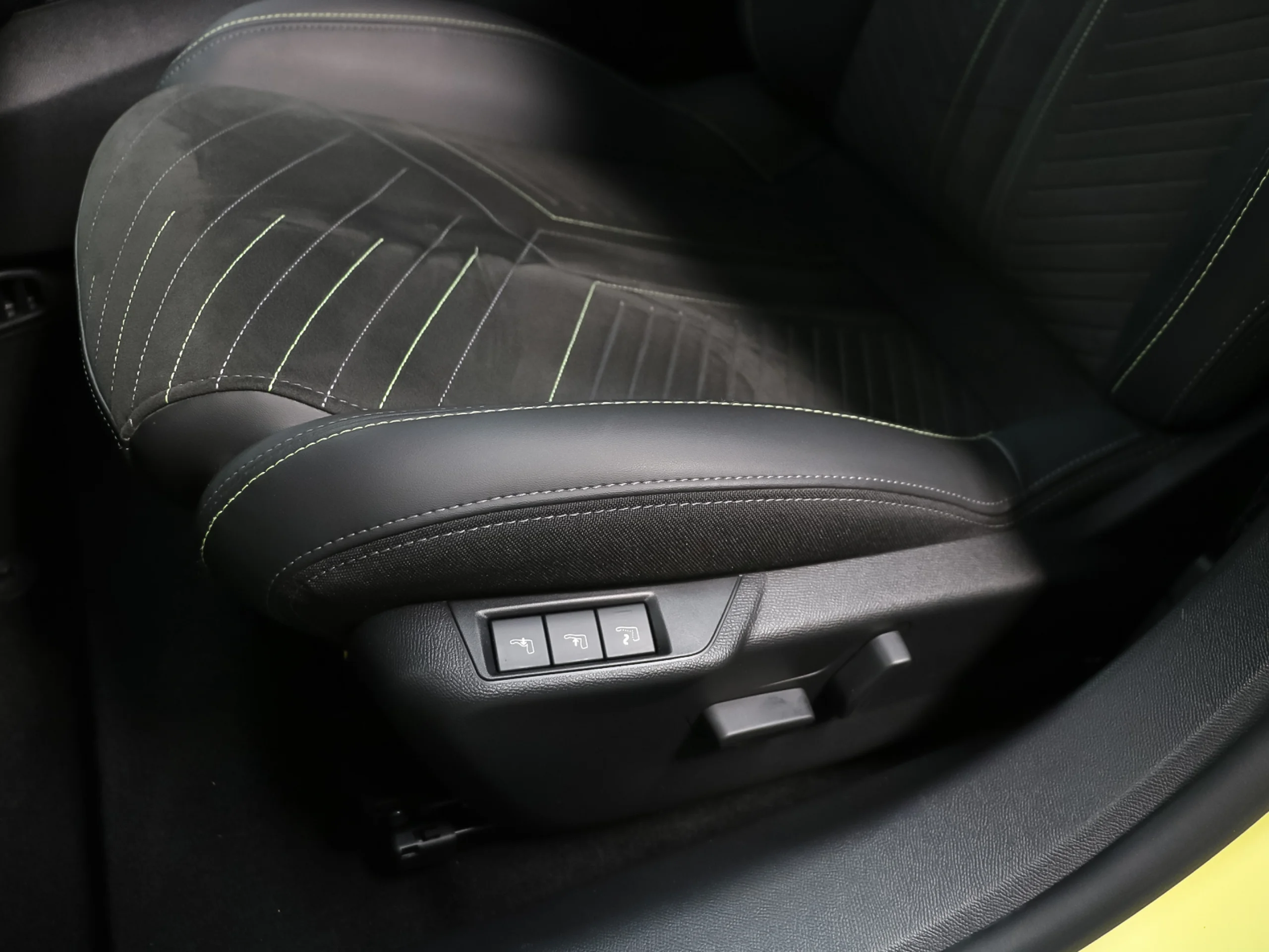 Peugeot E-208 Eléctrico GT 115 kW (156 CV) - Foto 7