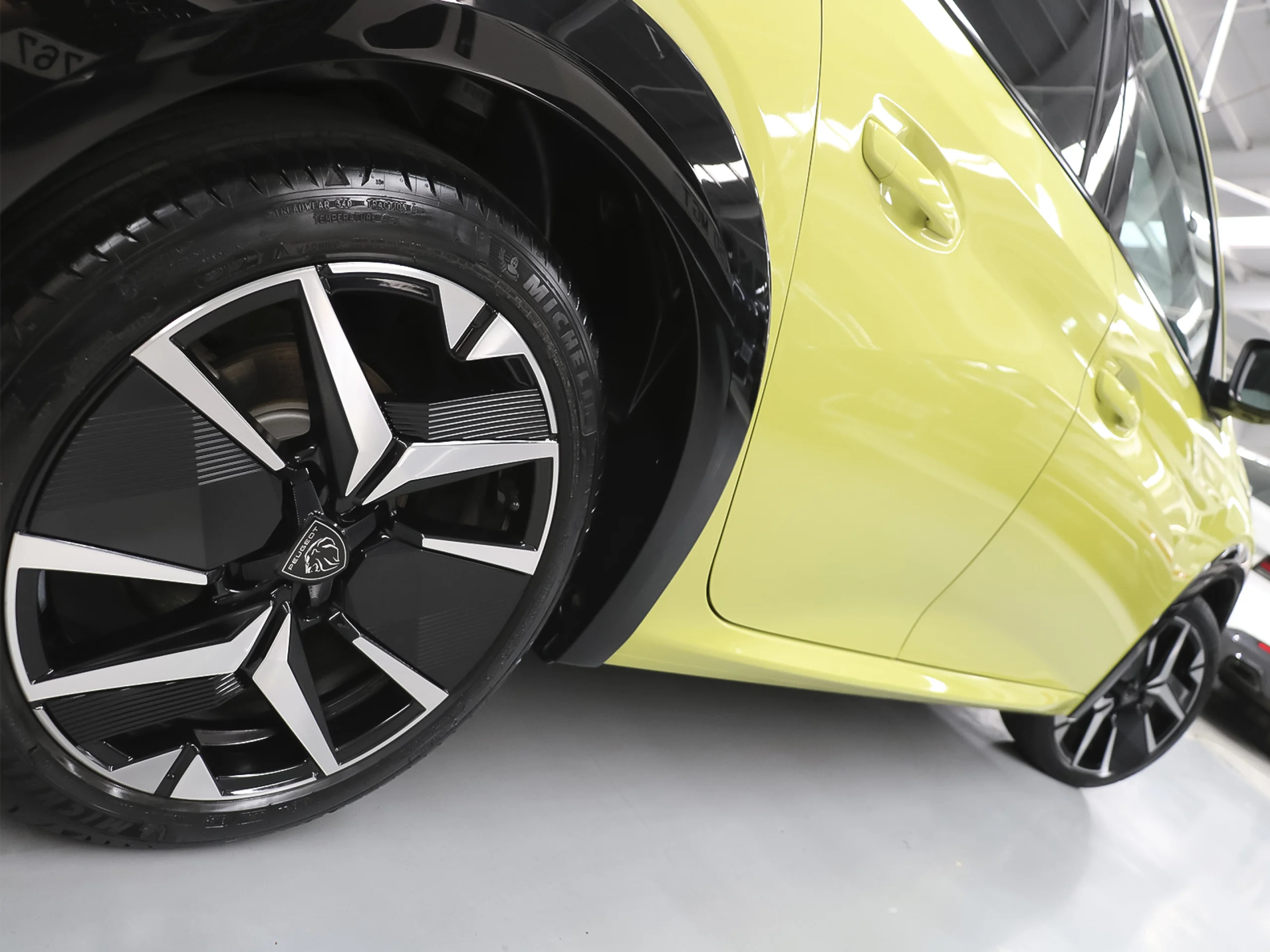 Peugeot E-208 Eléctrico GT 115 kW (156 CV) - Foto 35