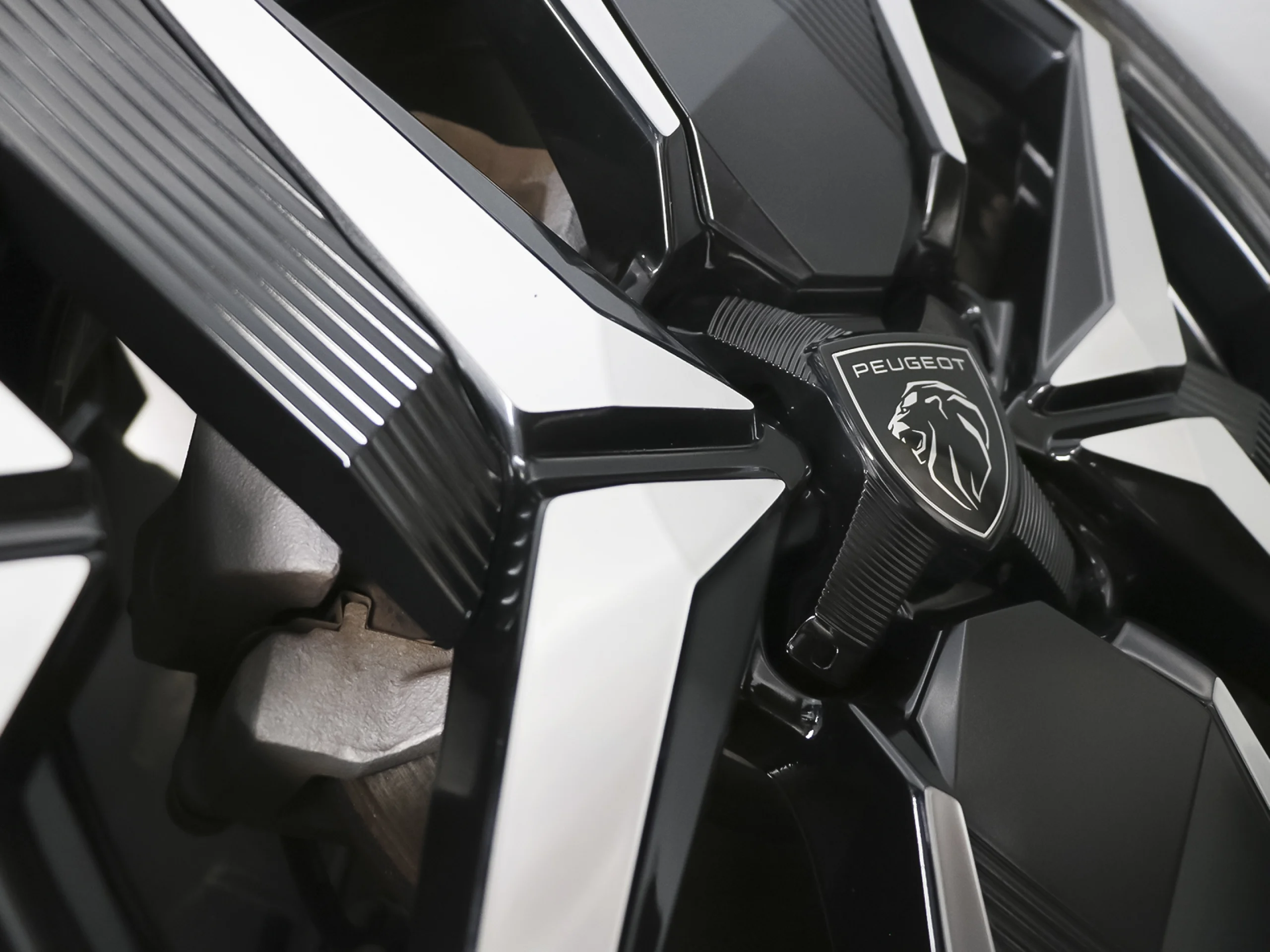 Peugeot E-208 Eléctrico GT 115 kW (156 CV) - Foto 36