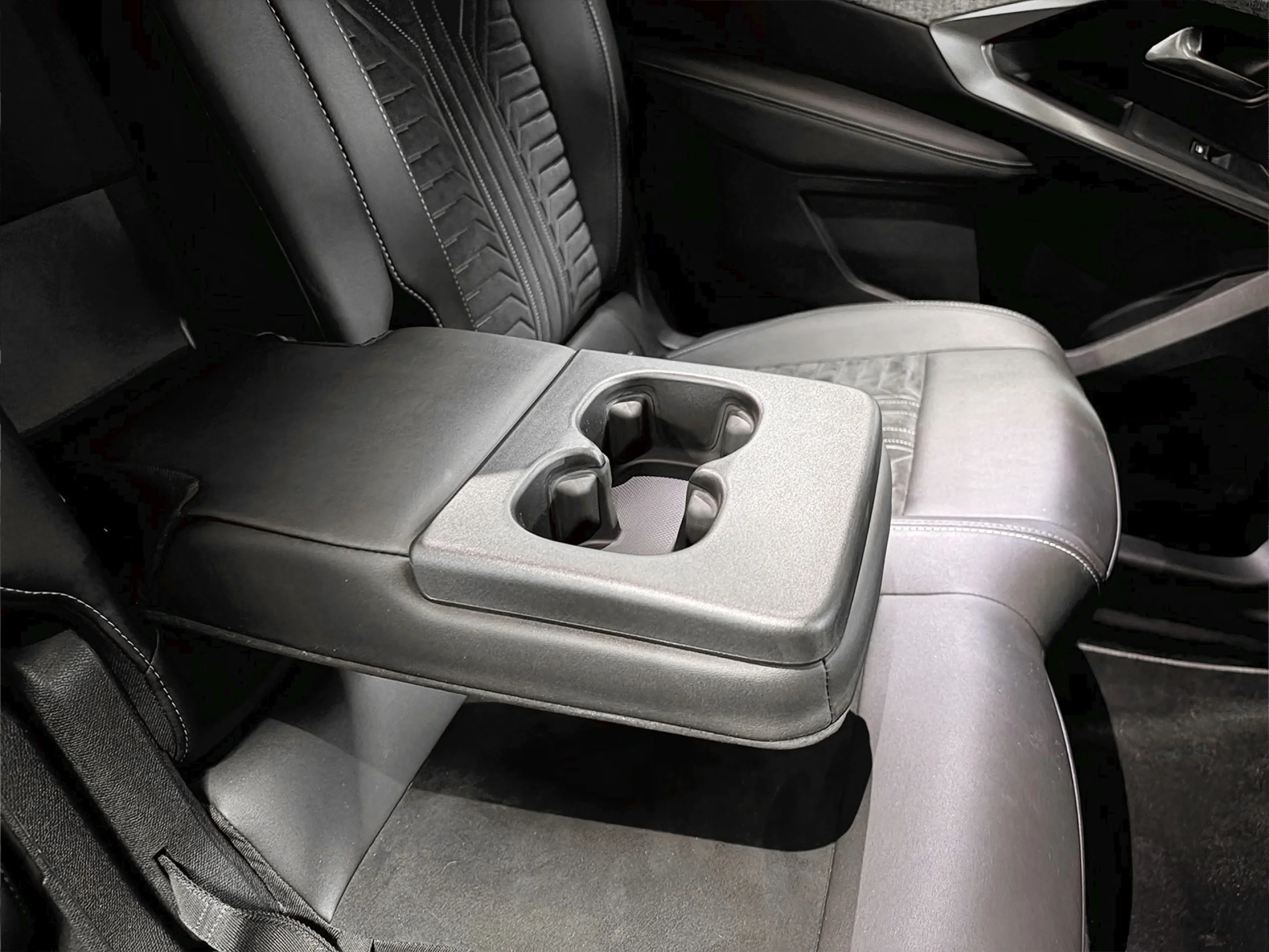 Peugeot 5008 Hybrid 1.2 GT eDCS6 100 kW (136 CV) - Foto 12