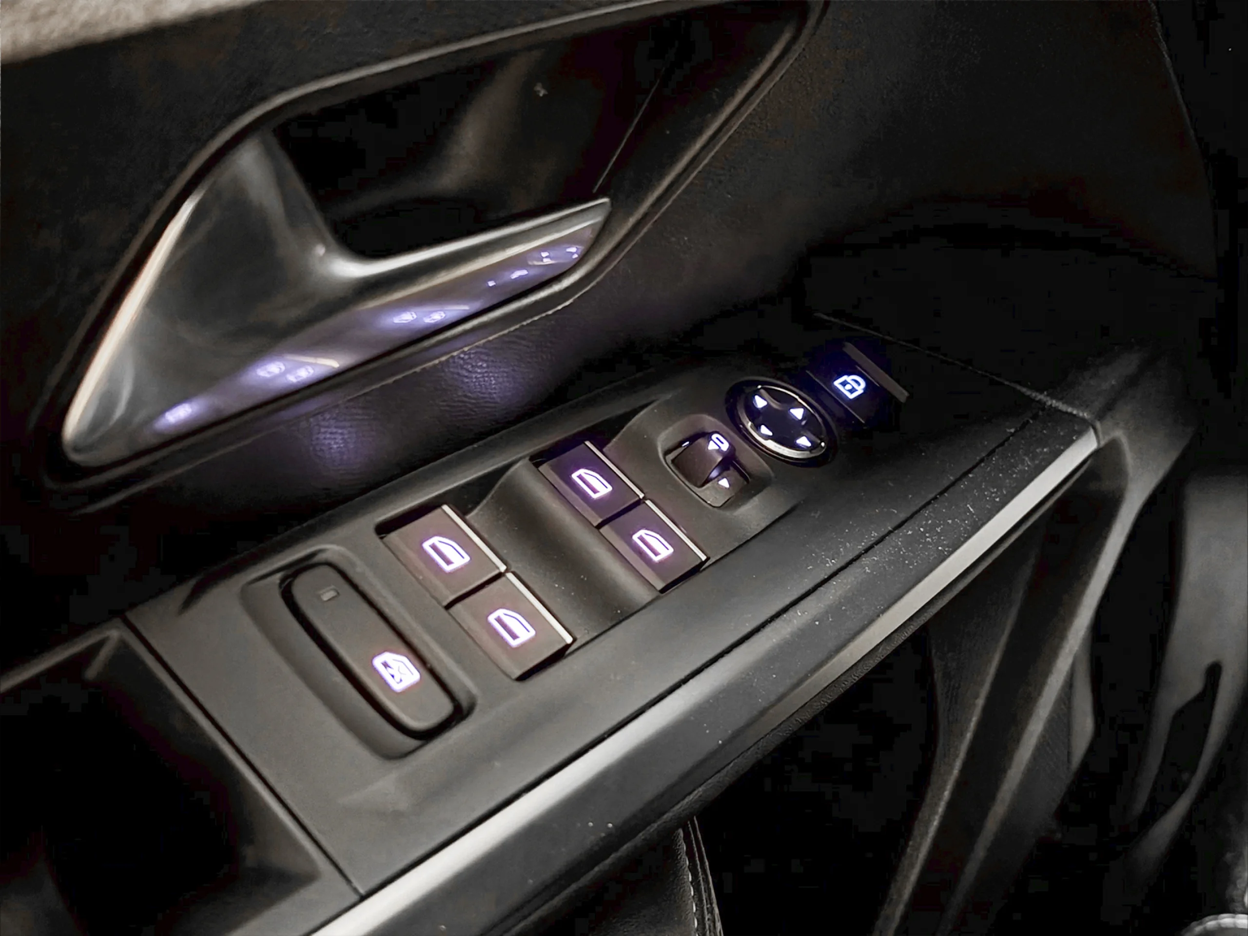 Peugeot 5008 Hybrid 1.2 GT eDCS6 100 kW (136 CV) - Foto 41