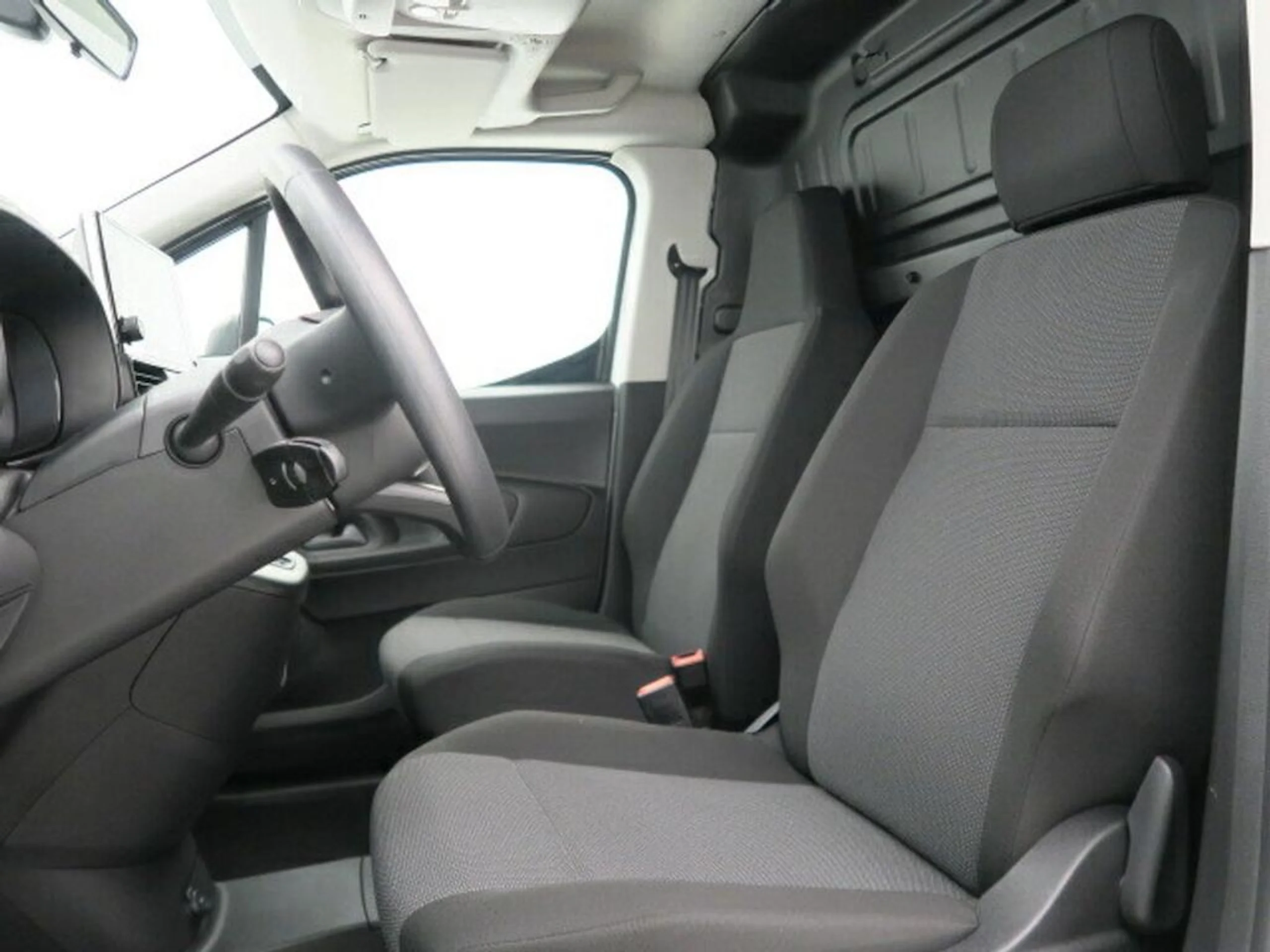 Fiat E-Doblò Furgón 50kWh L1H1 100 kW (136 CV) - Foto 5