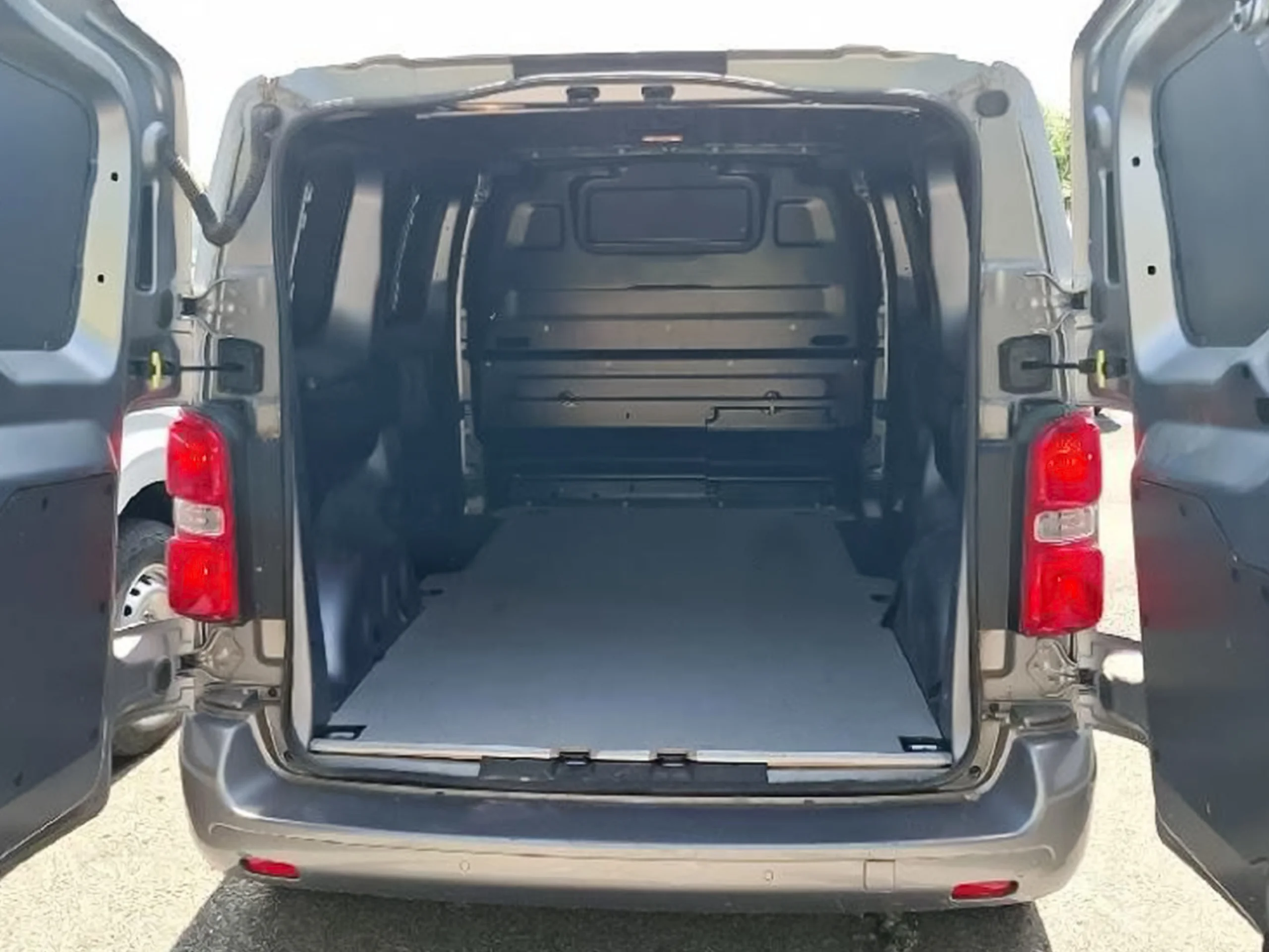 Citroen ë-Jumpy Furgon ë-Jumpy 75 KWh Talla M Club 100 kW (136 CV) - Foto 7