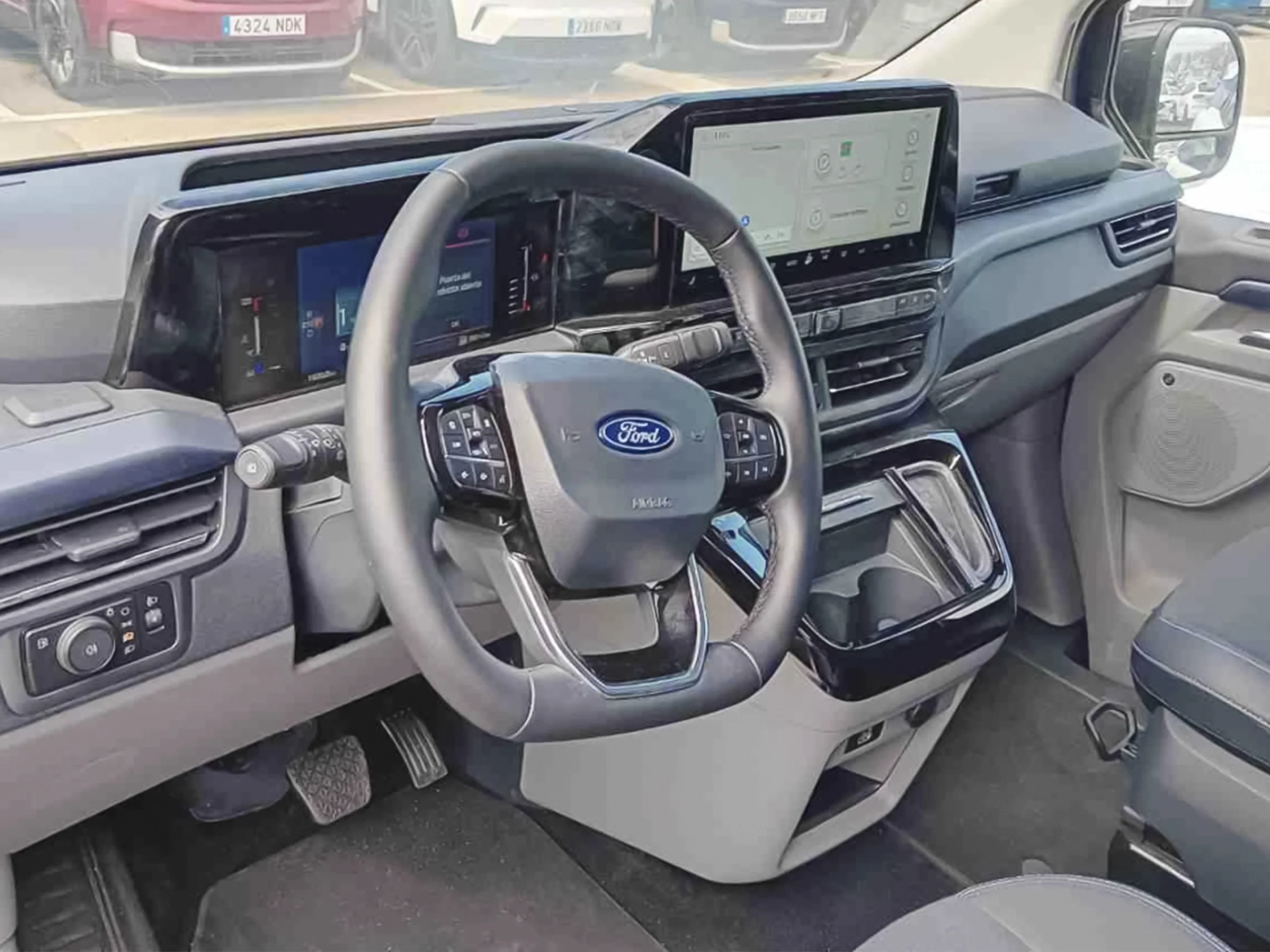 Ford Tourneo Custom 2.5 Duratec PHEV Active L1 eCVT 171 kW (232 CV) - Foto 3