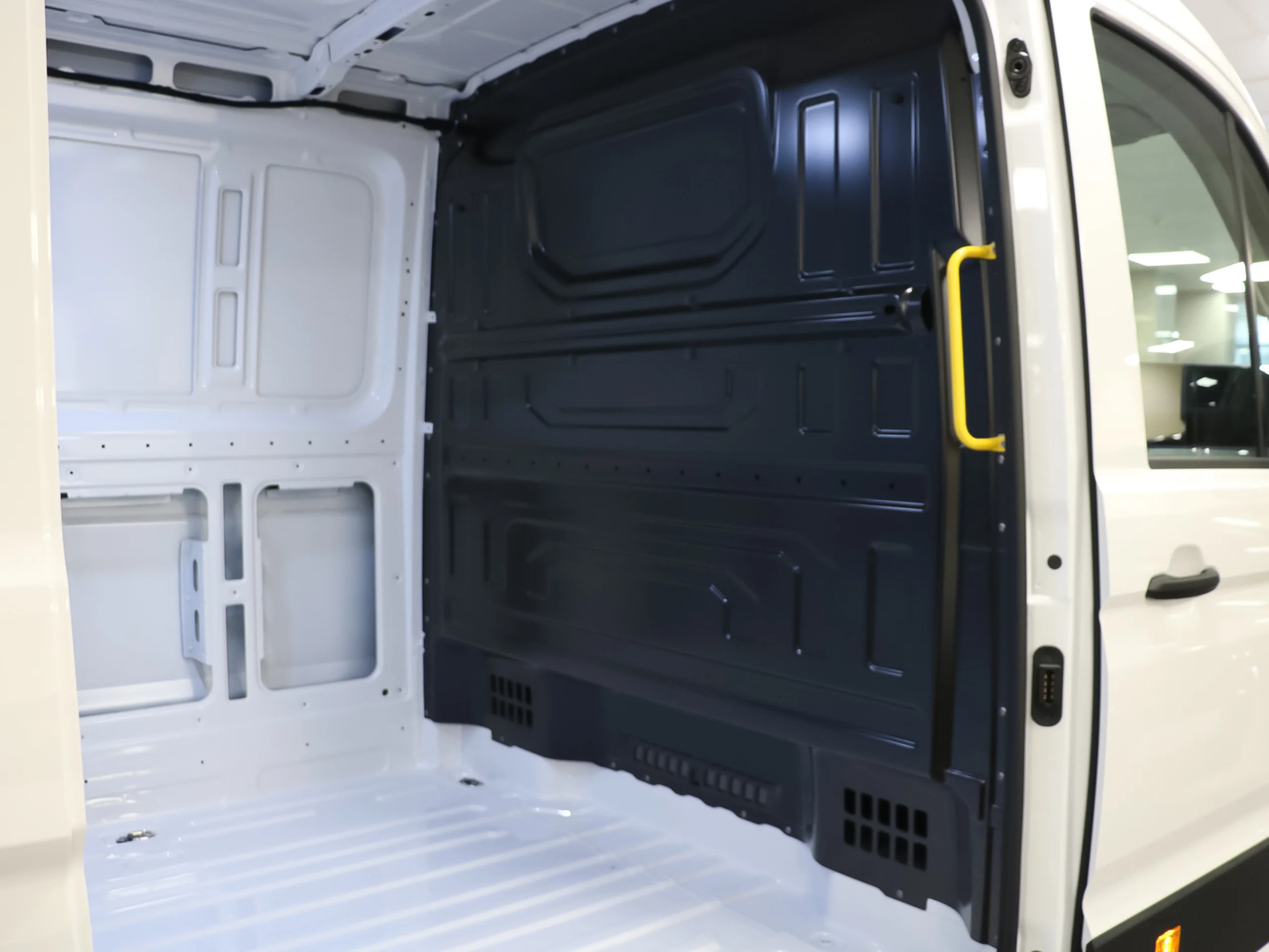 Volkswagen Crafter Furgon Batalla Media TN 2.0 TDI 103 kW (140 CV) 3.500 - Foto 32