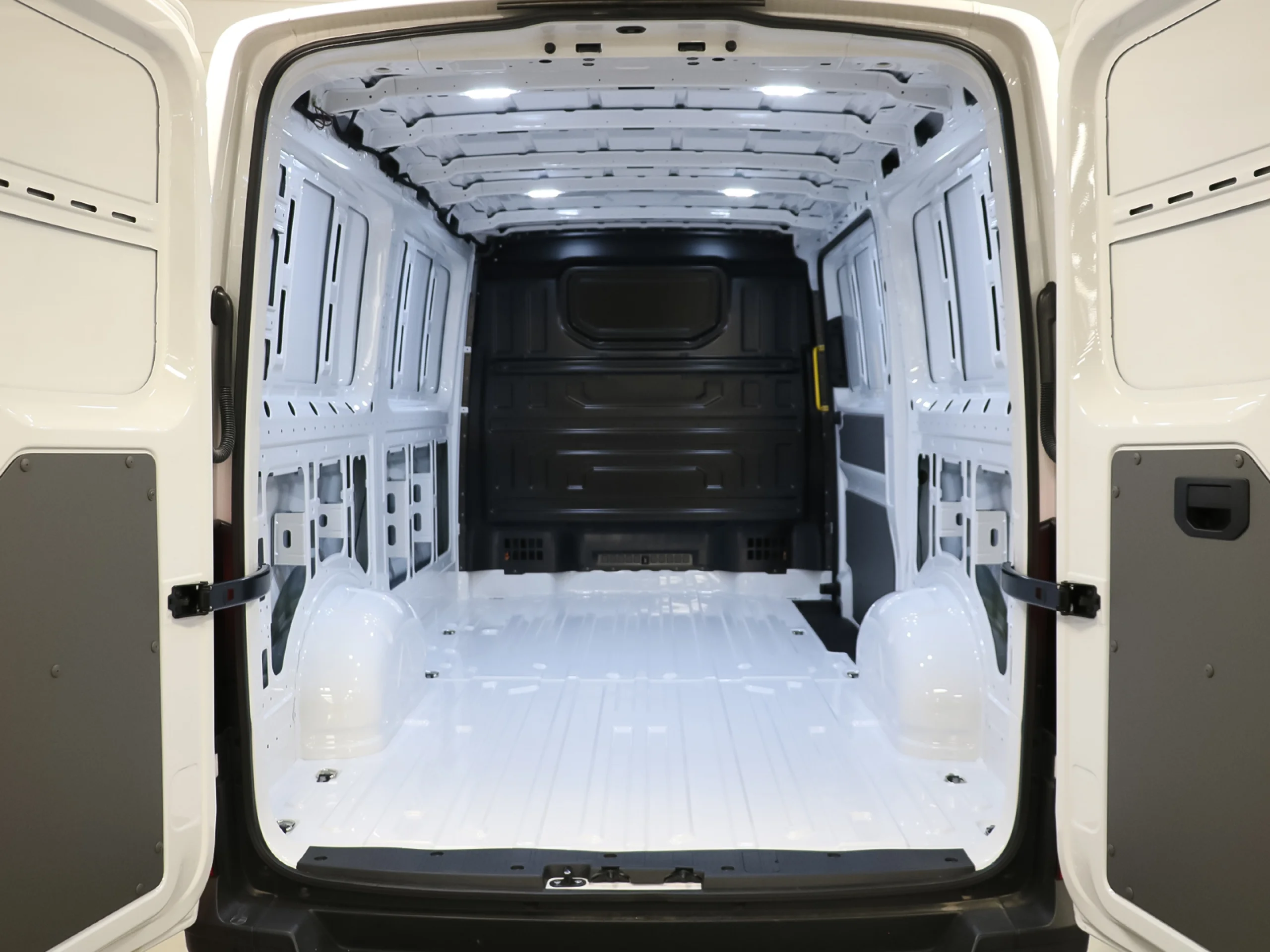 Volkswagen Crafter Furgon Batalla Media TN 2.0 TDI 103 kW (140 CV) 3.500 - Foto 33