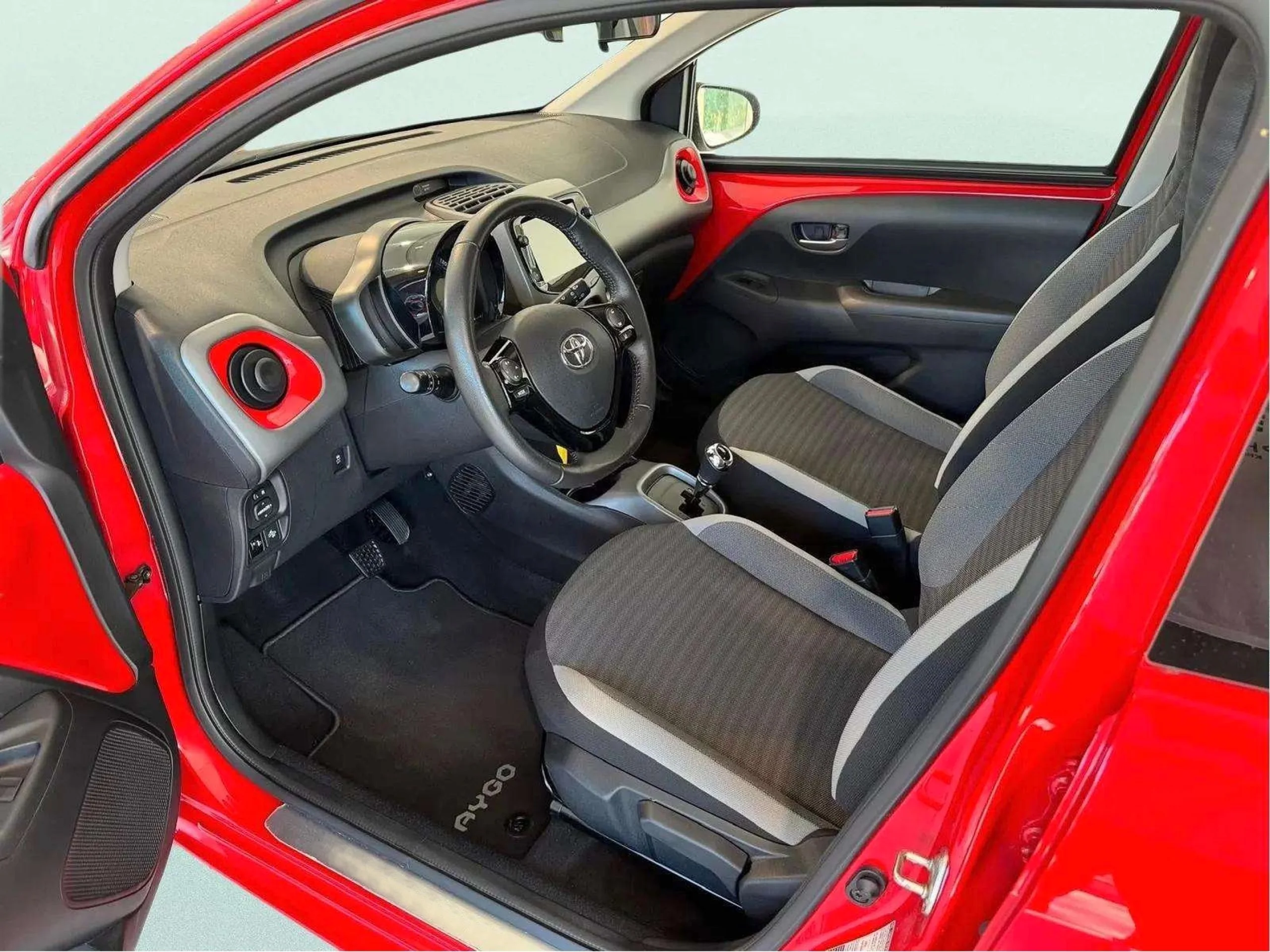 Toyota Aygo 1.0 70 x-play 53 kW (72 CV) - Foto 6