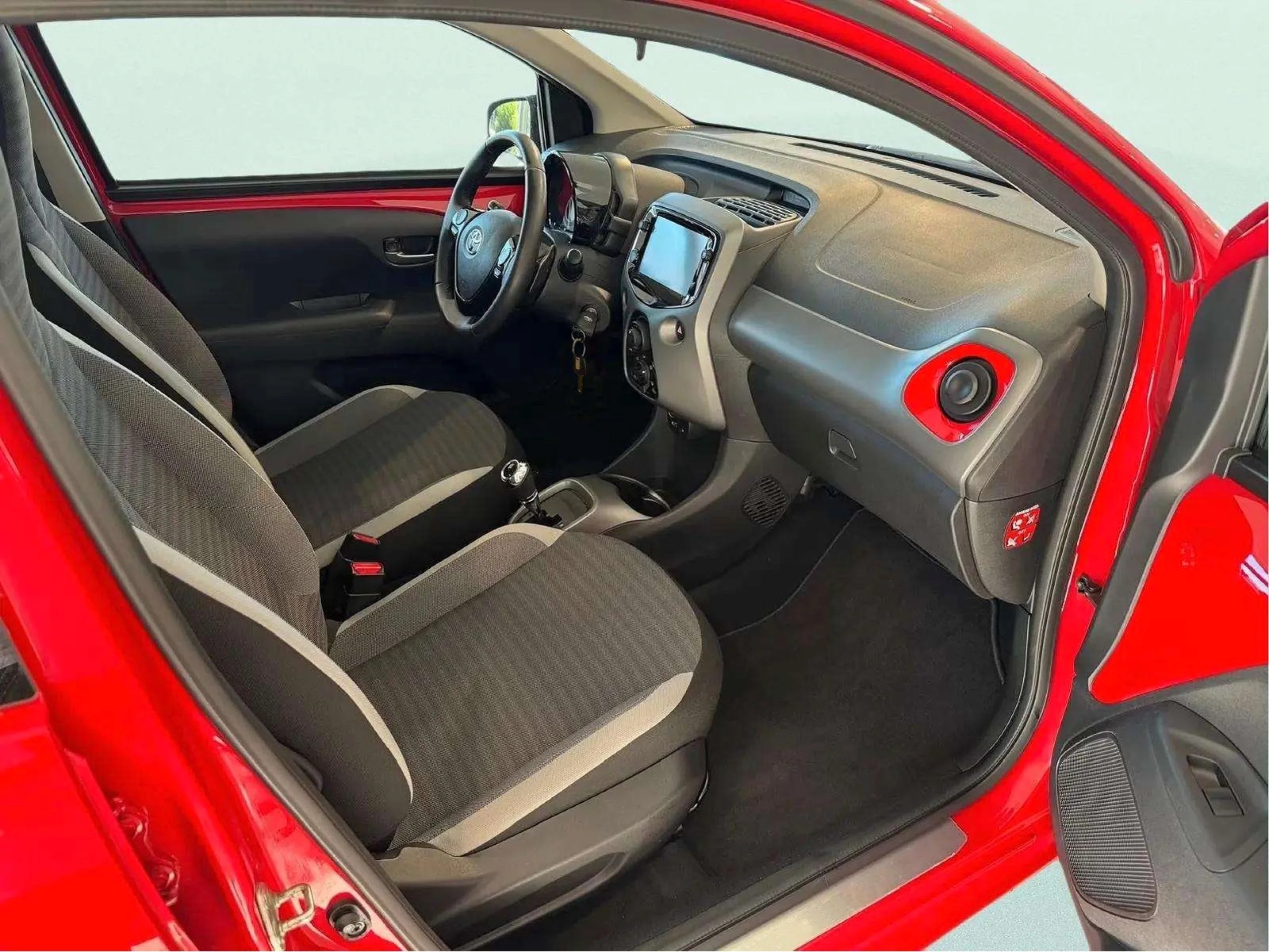 Toyota Aygo 1.0 70 x-play 53 kW (72 CV) - Foto 7