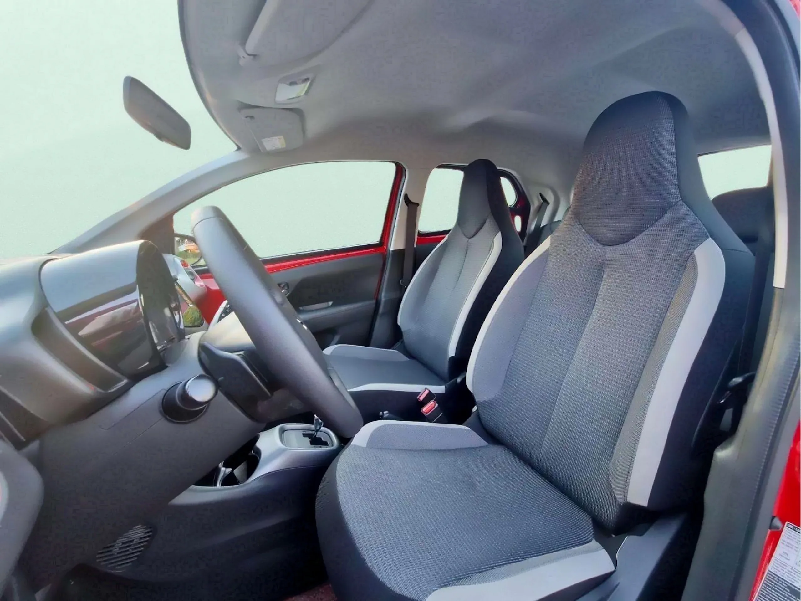 Toyota Aygo 1.0 70 x-play 53 kW (72 CV) - Foto 8
