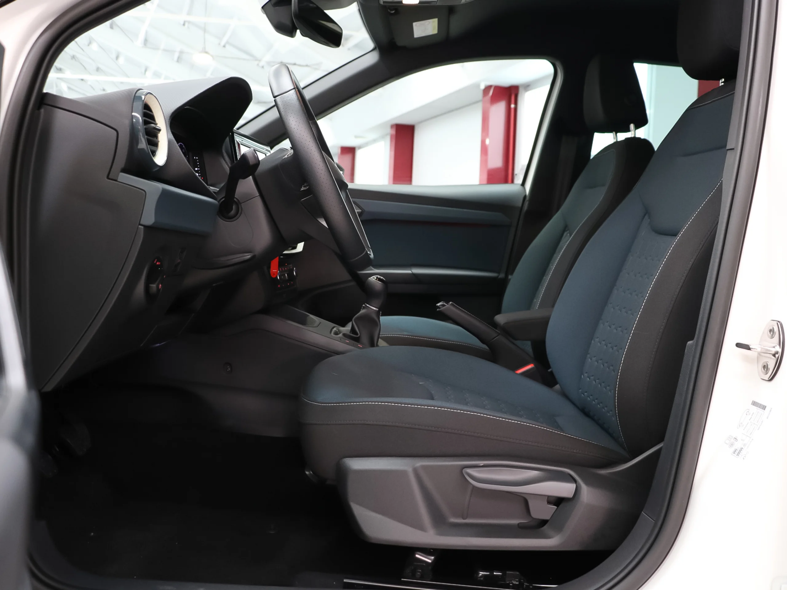 SEAT Arona 1.0 TSI S&S Style+ 85 kW (115 CV) - Foto 6