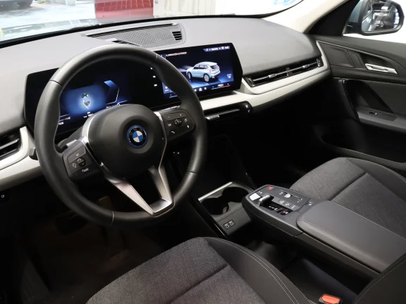 BMW IX1 eDrive20 150 kW (204 CV)