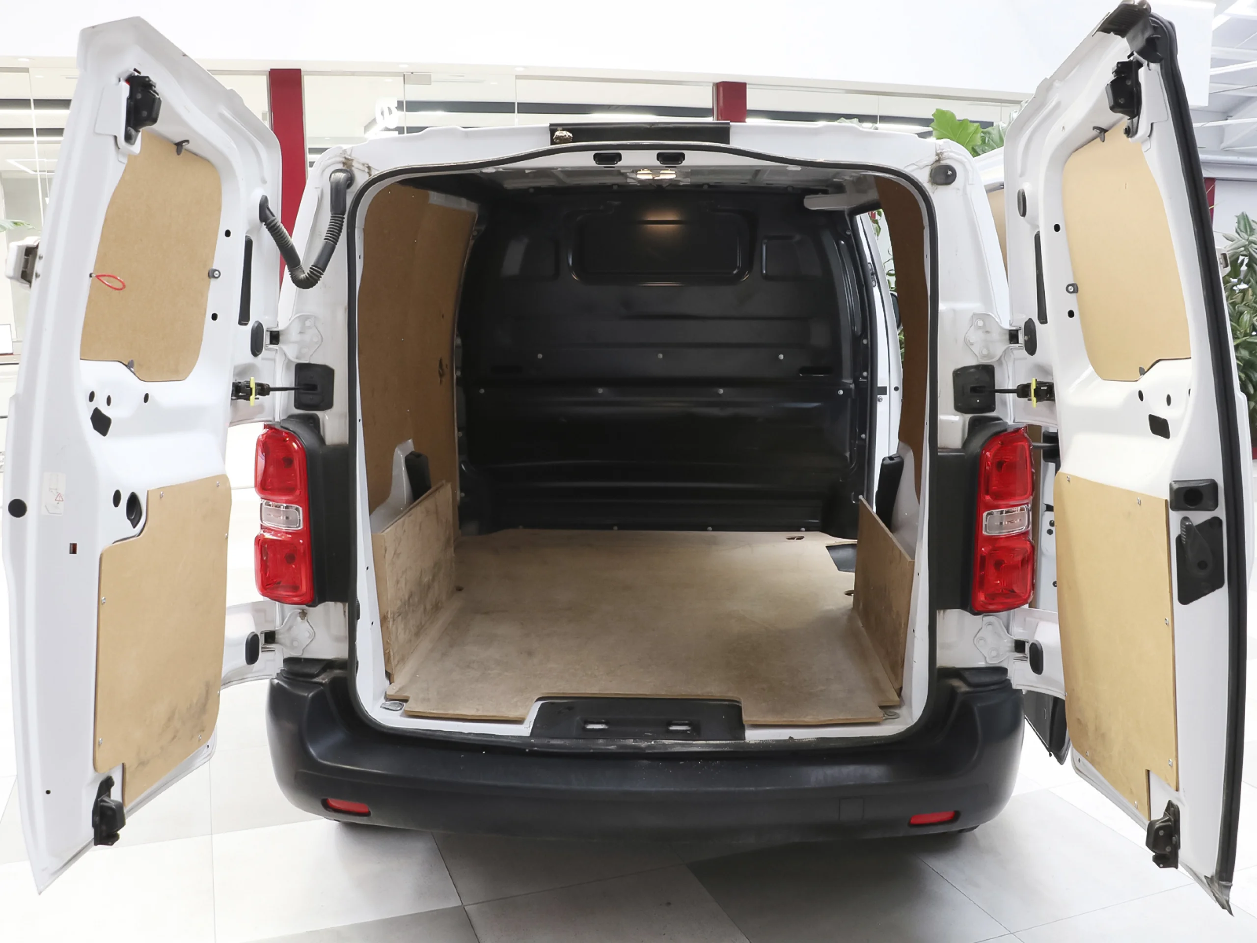 Fiat Scudo Furgón 50 kW L1 Business 100 kW (136 CV) - Foto 21