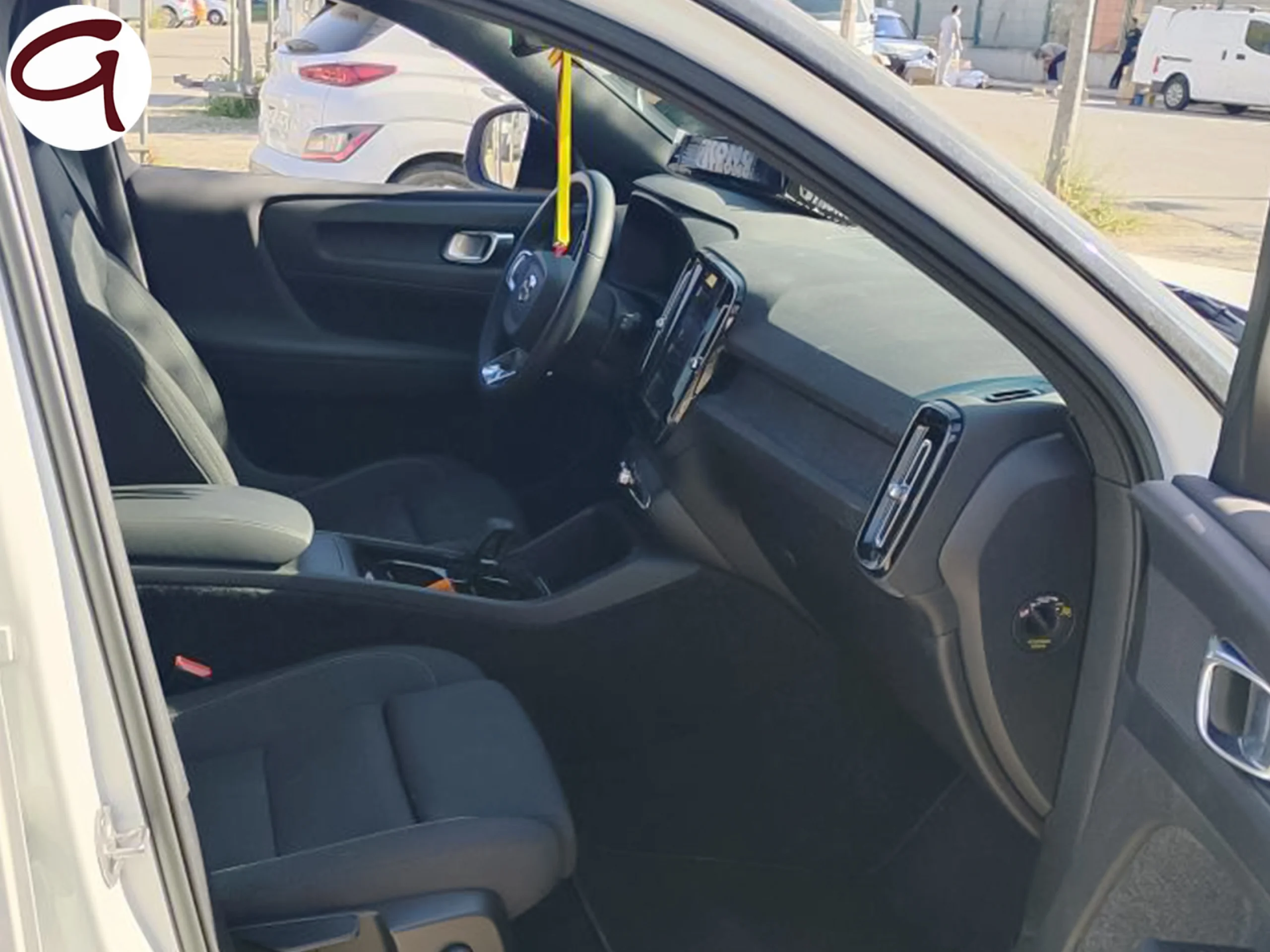 Volvo XC40 Eléctrico Recharge Core 170 kW (231 CV) - Foto 3