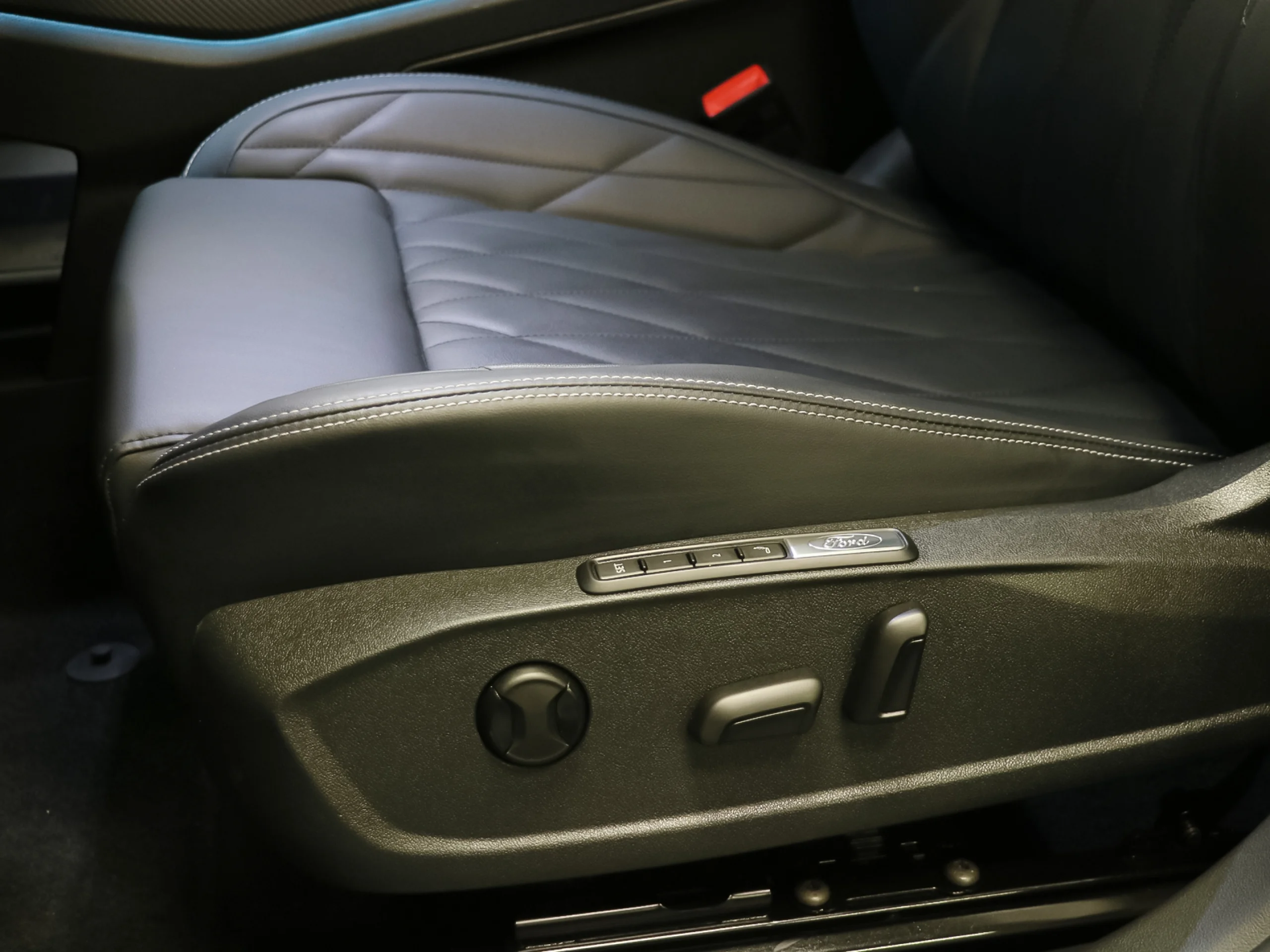 Ford Explorer CX740S Premium R. Ext. AWD 78kWh 250 kW (340 CV) - Foto 7