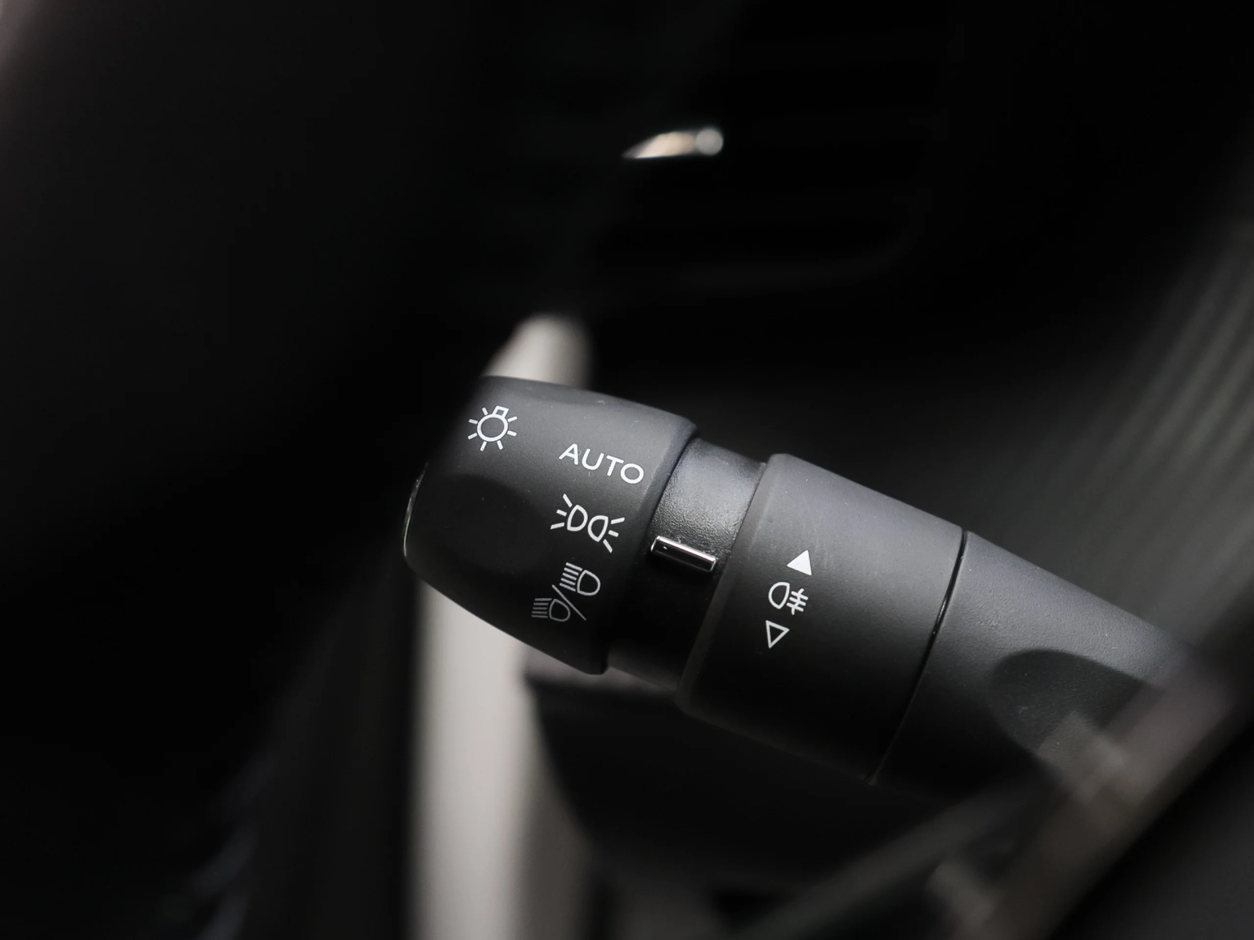 Peugeot E-208 Eléctrico Allure Pack 100 kW (136 CV) - Foto 12