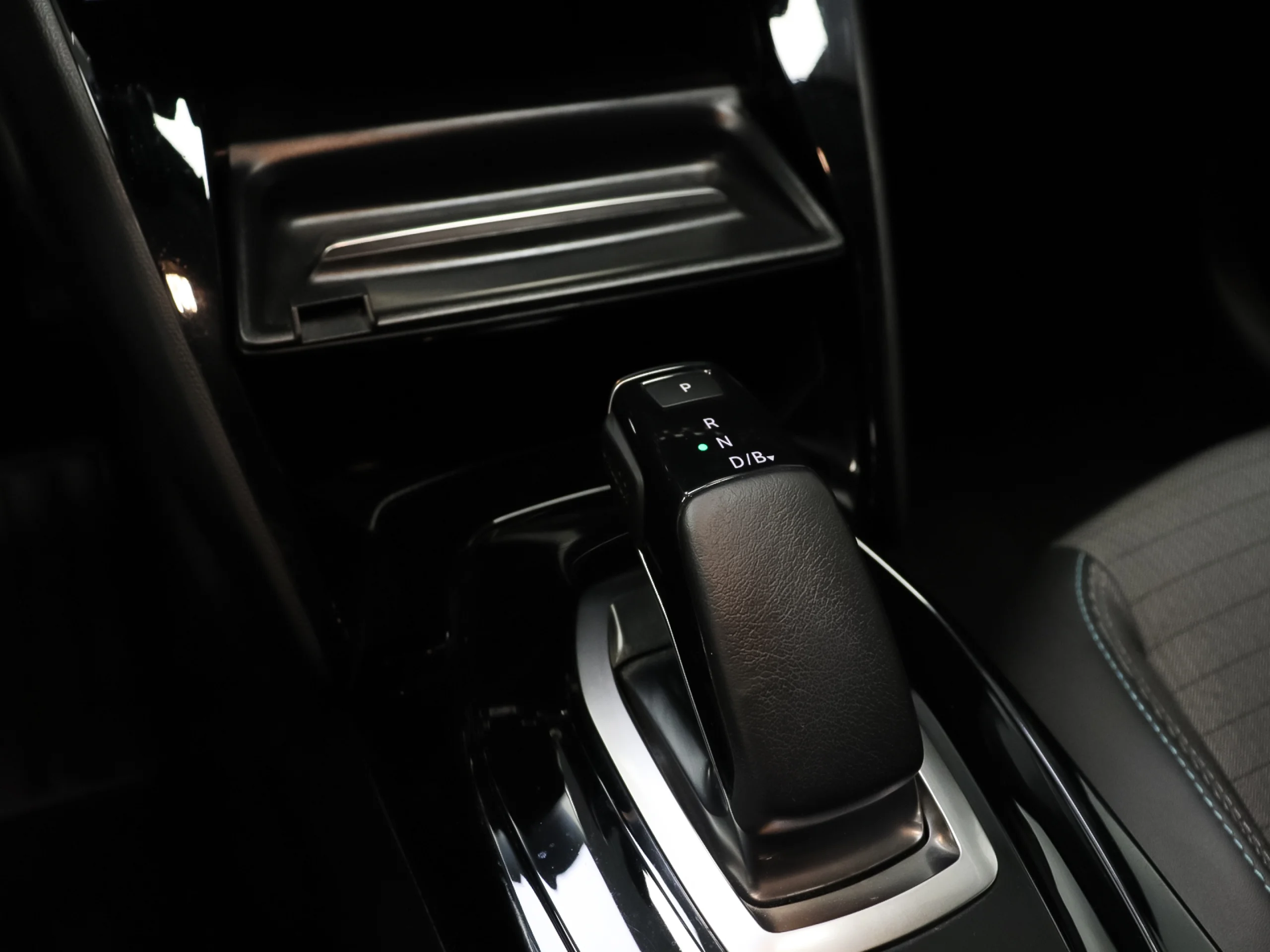 Peugeot E-208 Eléctrico Allure Pack 100 kW (136 CV) - Foto 22