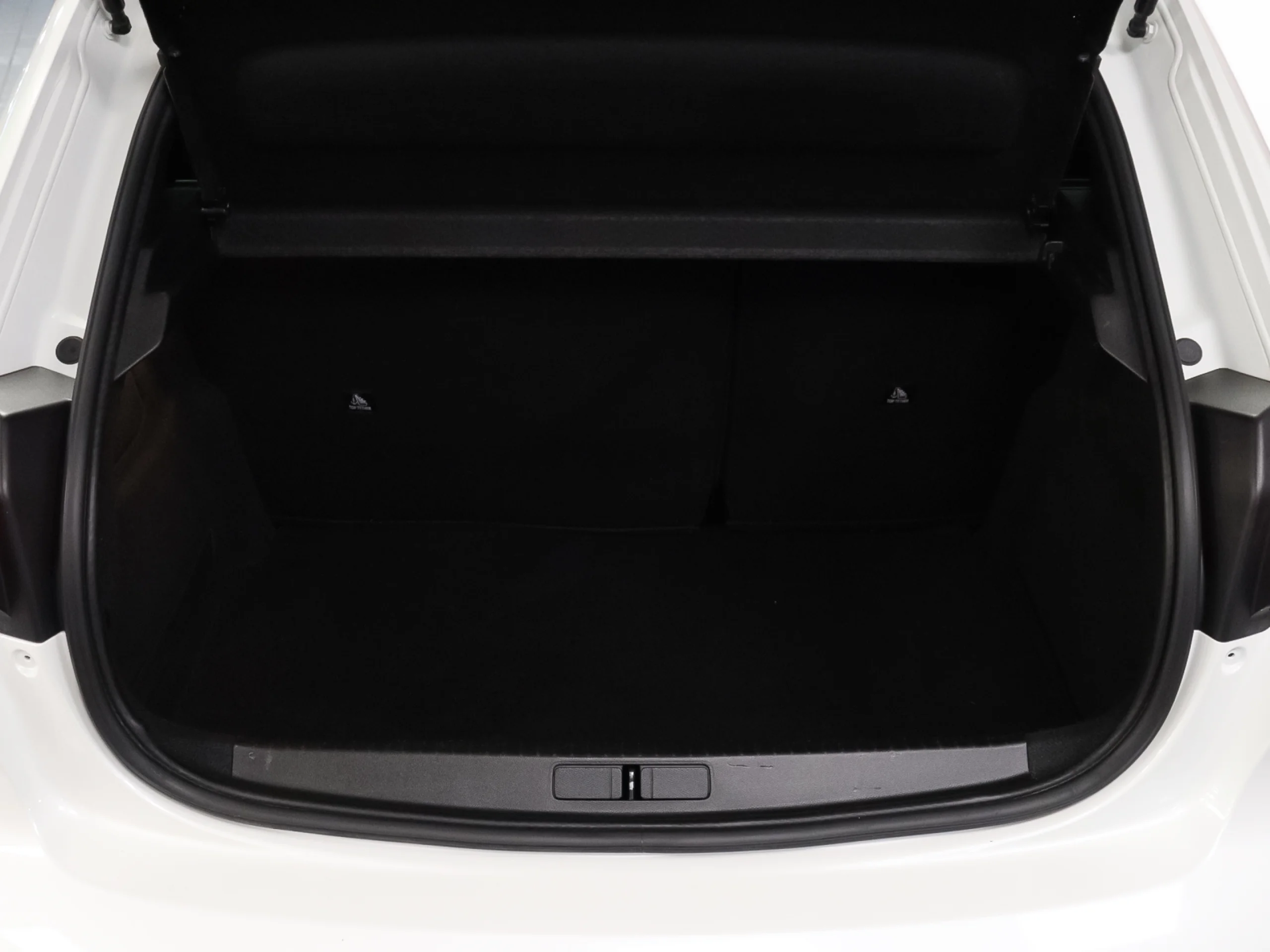 Peugeot E-208 Eléctrico Allure Pack 100 kW (136 CV) - Foto 25