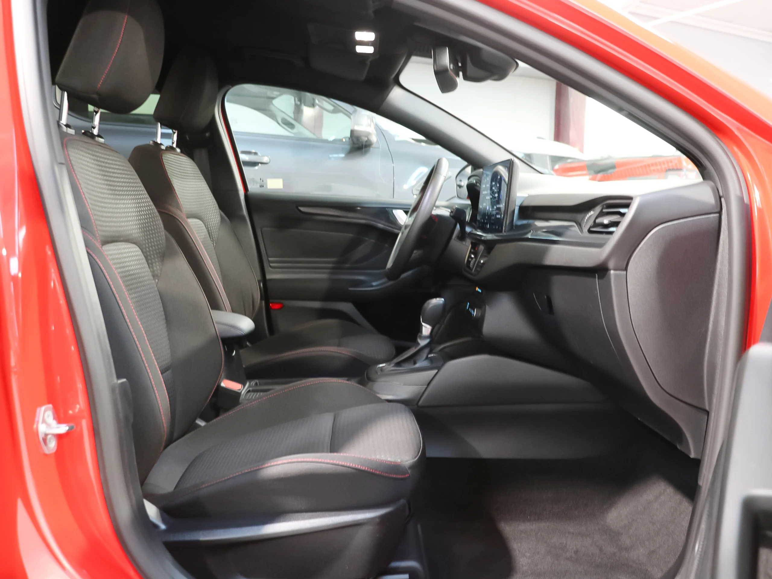 Ford Focus 1.0 Ecoboost MHEV ST-Line Auto 114 kW (155 CV) - Foto 5