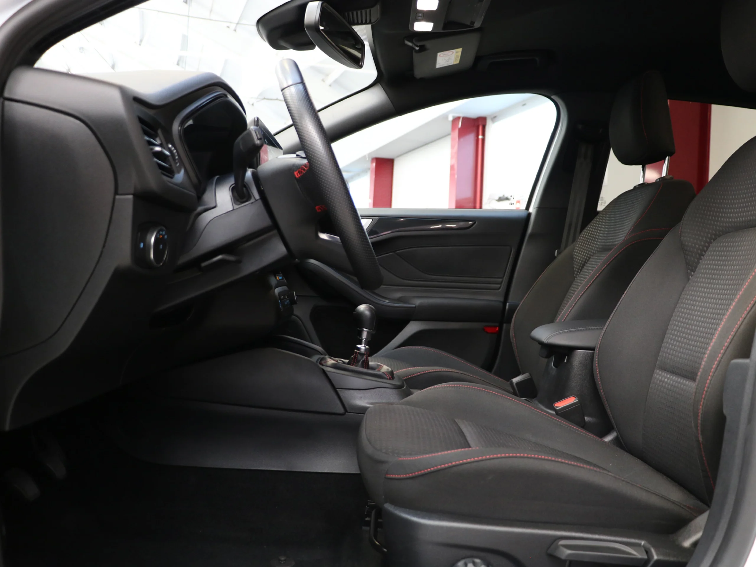 Ford Focus SportBreak 1.0 Ecoboost MHEV ST-Line 114 kW (155 CV) - Foto 8