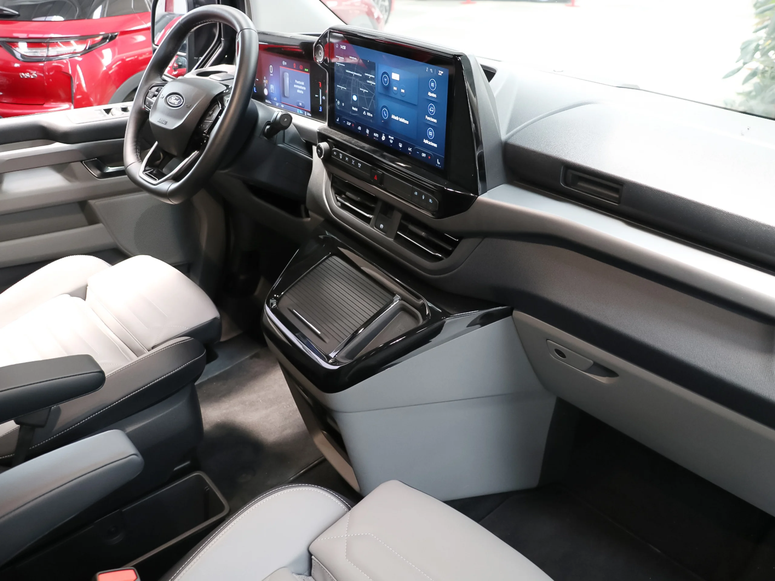 Ford Grand Tourneo Custom BEV 64kWh L2 Titanium X 160 kW (218 CV) - Foto 4