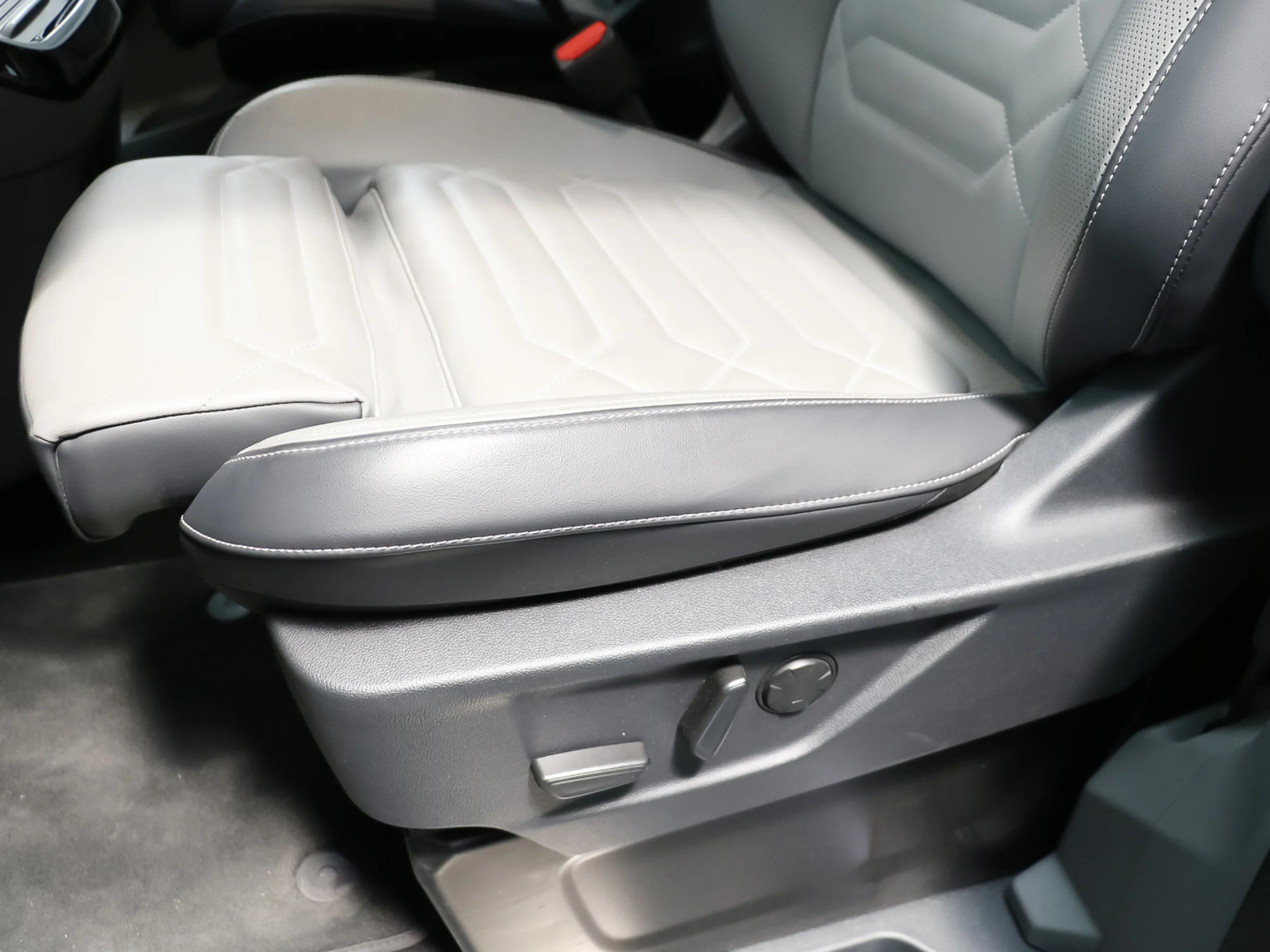 Ford Grand Tourneo Custom BEV 64kWh L2 Titanium X 160 kW (218 CV) - Foto 11