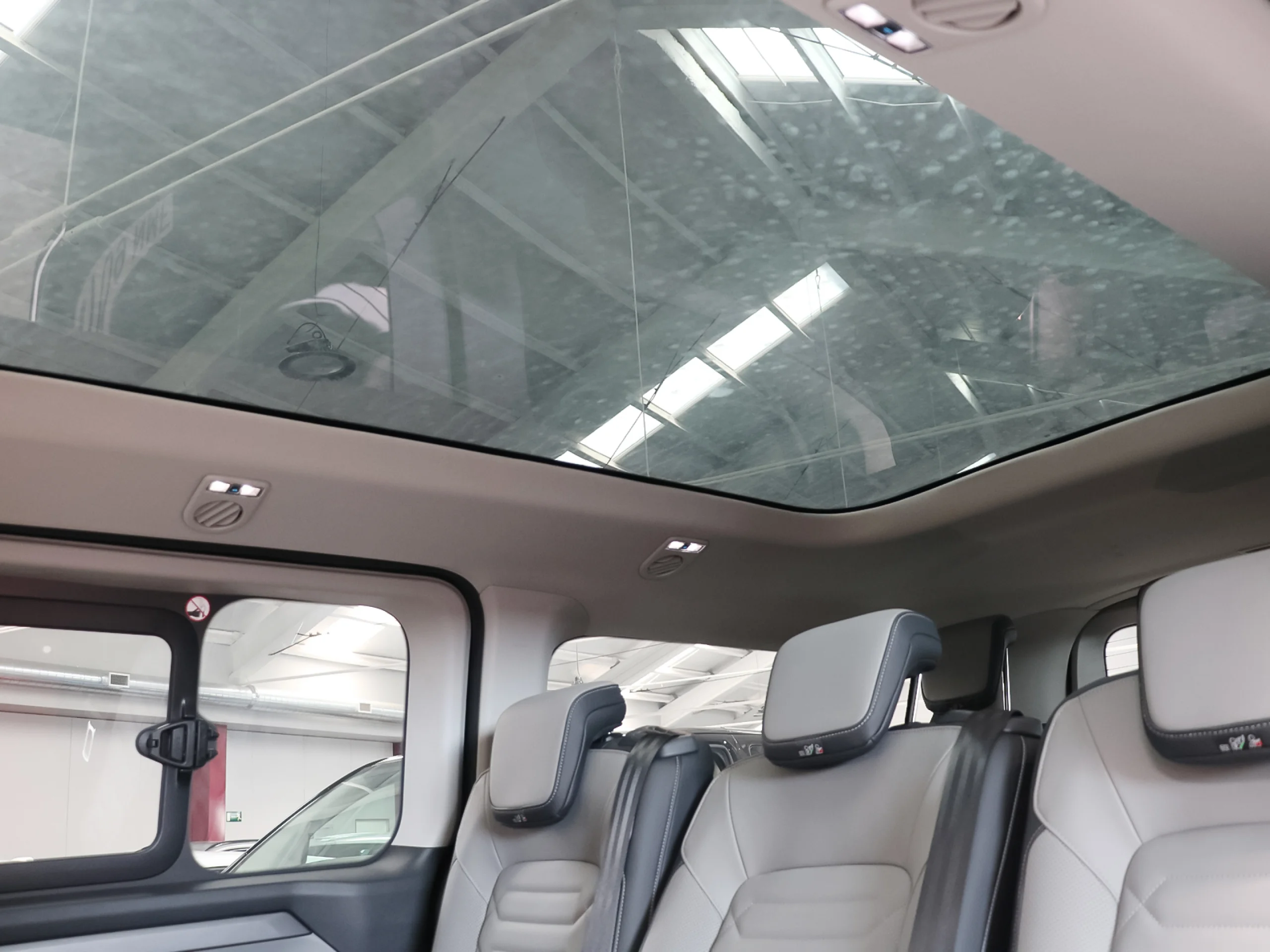 Ford Grand Tourneo Custom BEV 64kWh L2 Titanium X 160 kW (218 CV) - Foto 13