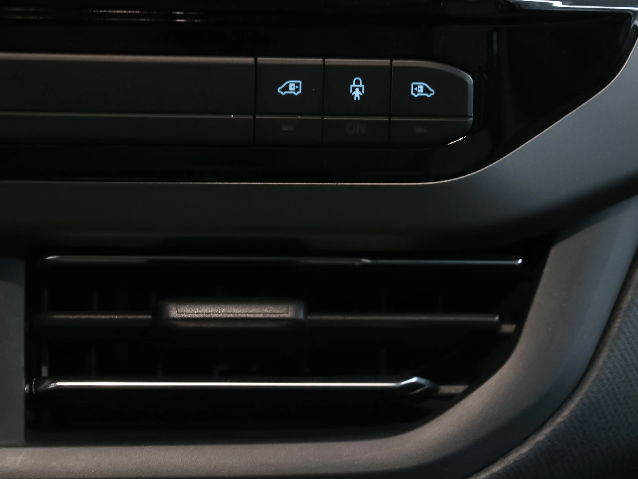 Ford Grand Tourneo Custom BEV 64kWh L2 Titanium X 160 kW (218 CV) - Foto 40