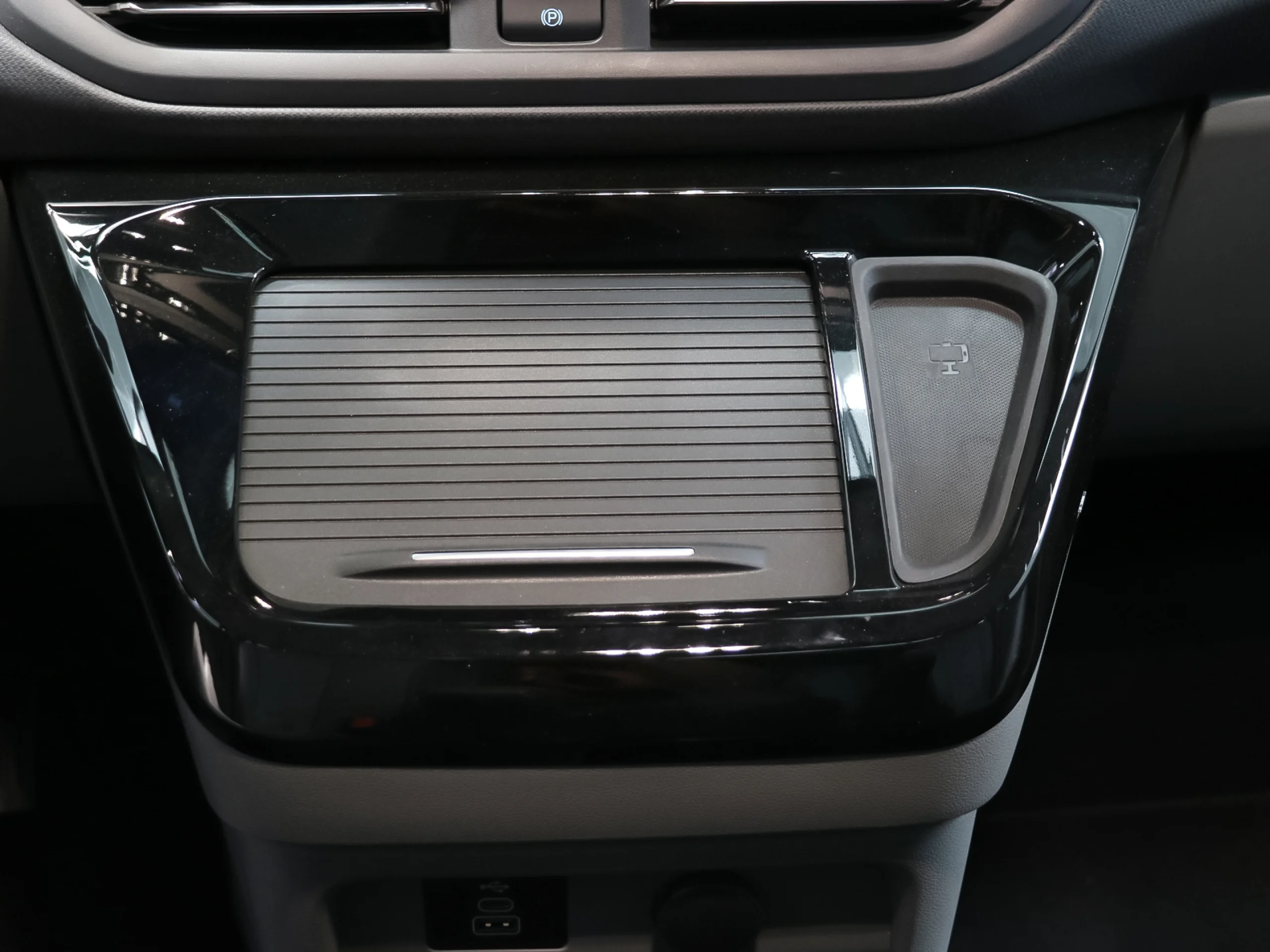 Ford Grand Tourneo Custom BEV 64kWh L2 Titanium X 160 kW (218 CV) - Foto 41