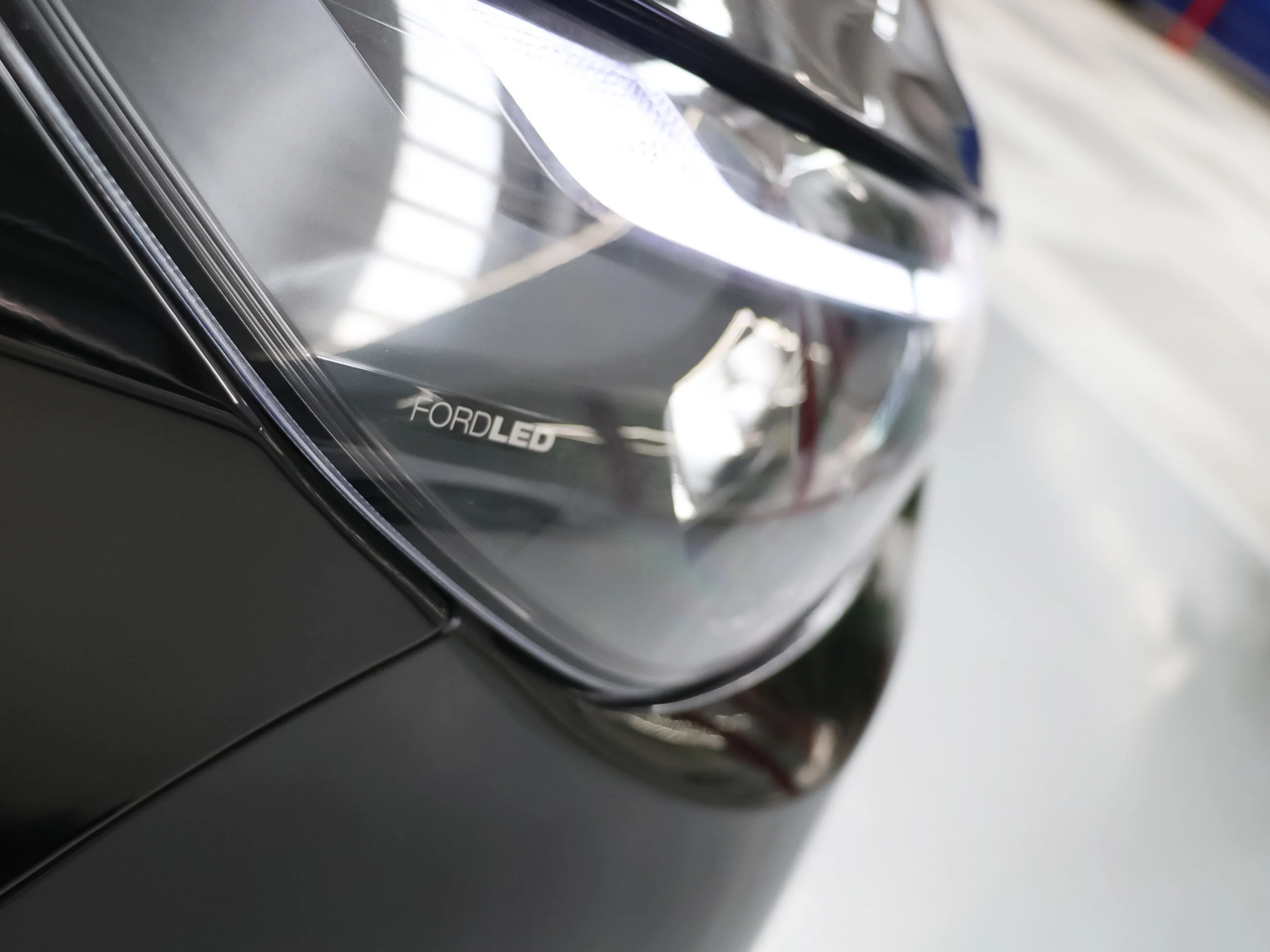 Ford Grand Tourneo Custom BEV 64kWh L2 Titanium X 160 kW (218 CV) - Foto 55