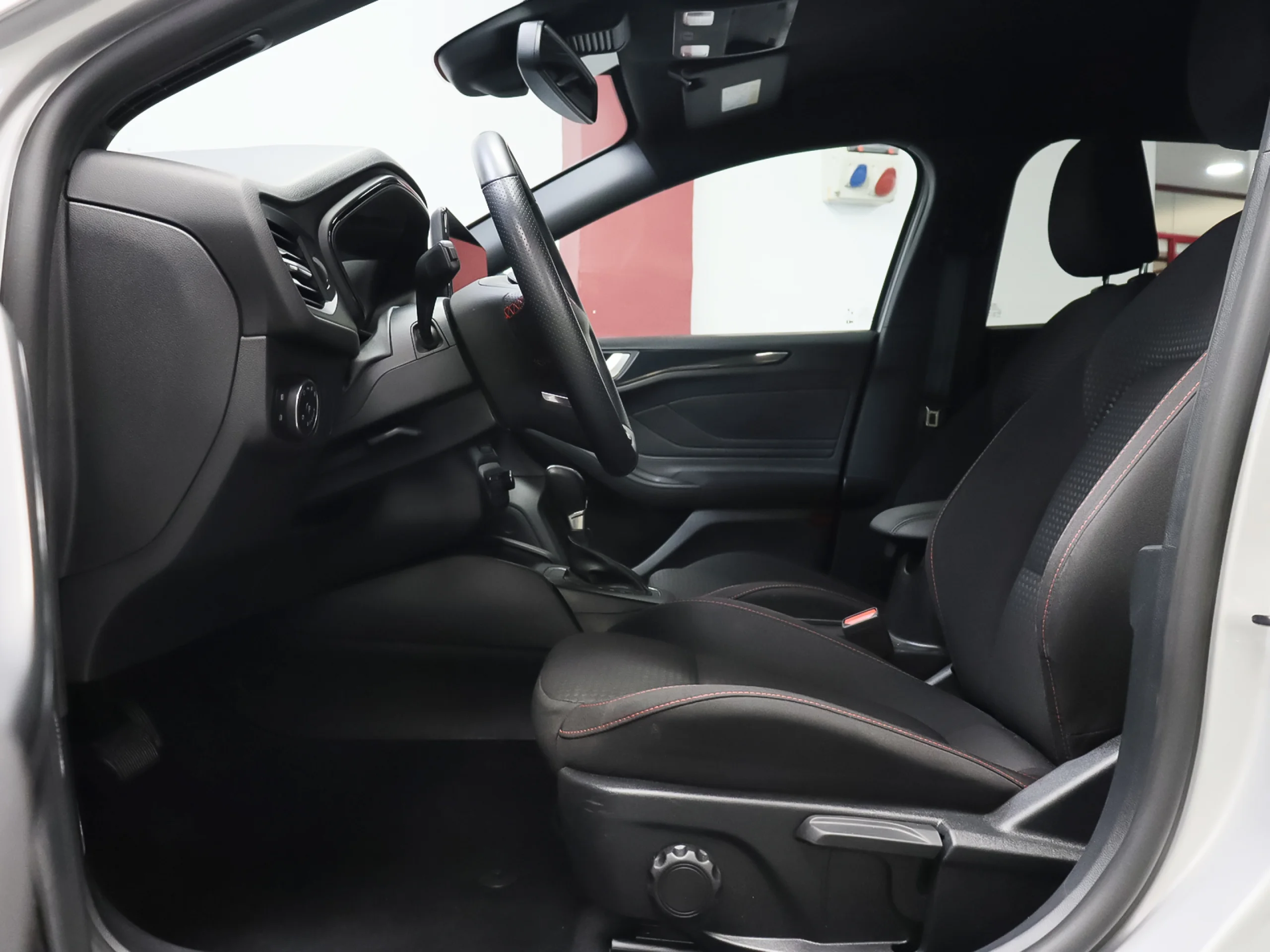 Ford Focus SportBreak 1.0 Ecoboost MHEV ST-Line Auto 114 kW (155 CV) - Foto 5