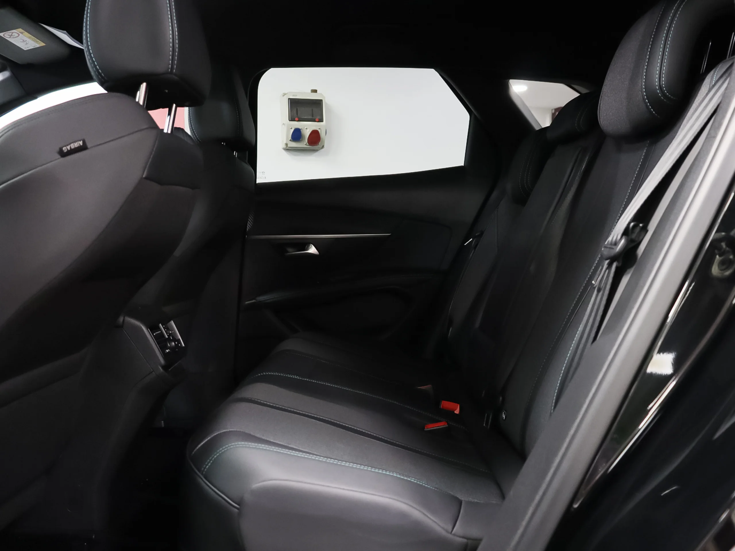 Peugeot 3008 Hybrid 180 Allure Pack e-EAT8 132 kW (180 CV) - Foto 7