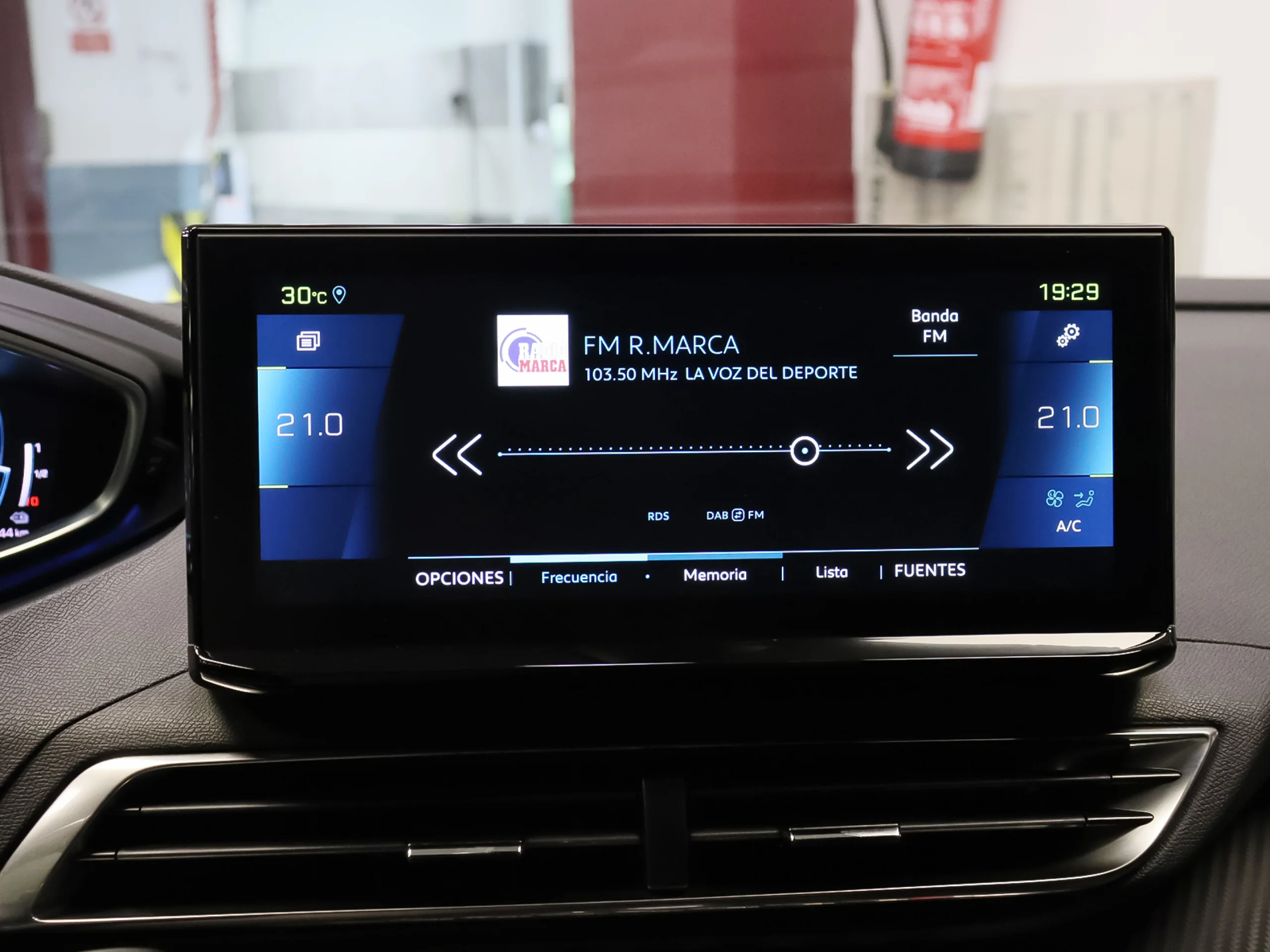 Peugeot 3008 Hybrid 180 Allure Pack e-EAT8 132 kW (180 CV) - Foto 19