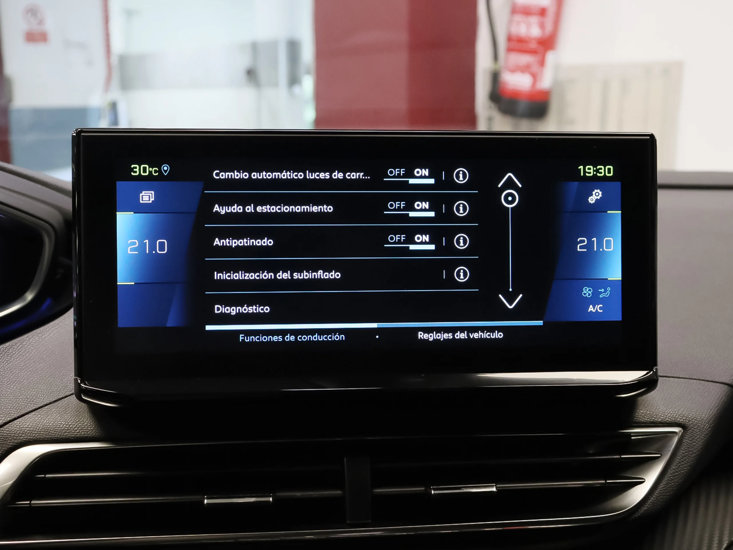Peugeot 3008 Hybrid 180 Allure Pack e-EAT8 132 kW (180 CV) - Foto 22