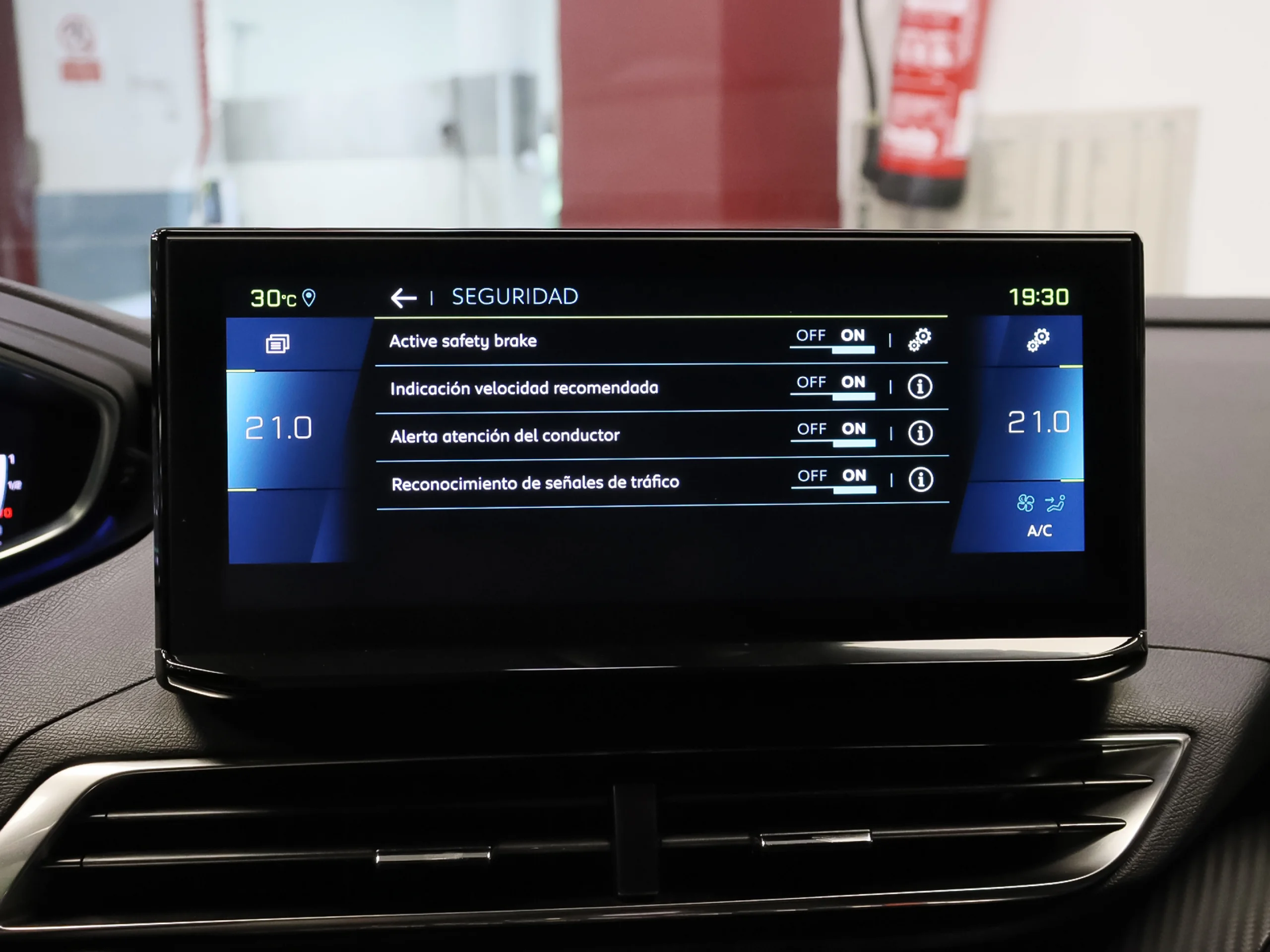 Peugeot 3008 Hybrid 180 Allure Pack e-EAT8 132 kW (180 CV) - Foto 23