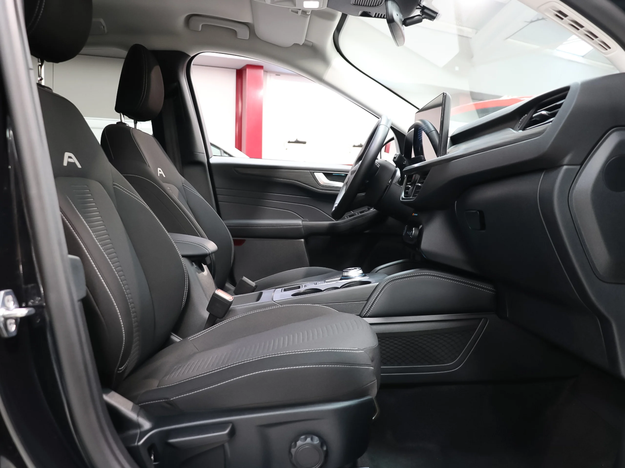 Ford Kuga 2.5 Duratec FHEV Active 4x4 Auto 134 kW (183 CV) - Foto 5