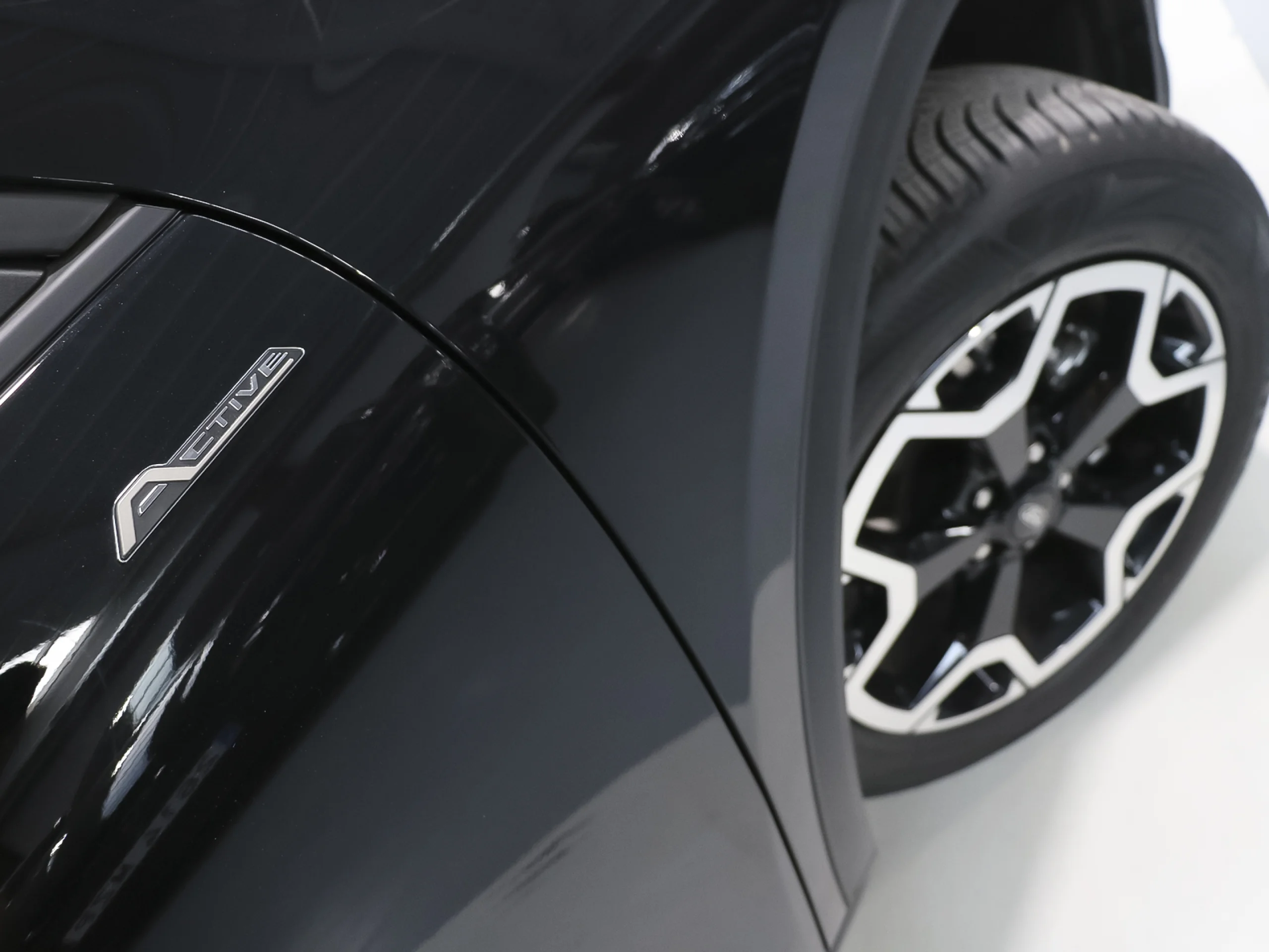 Ford Kuga 2.5 Duratec FHEV Active 4x4 Auto 134 kW (183 CV) - Foto 43