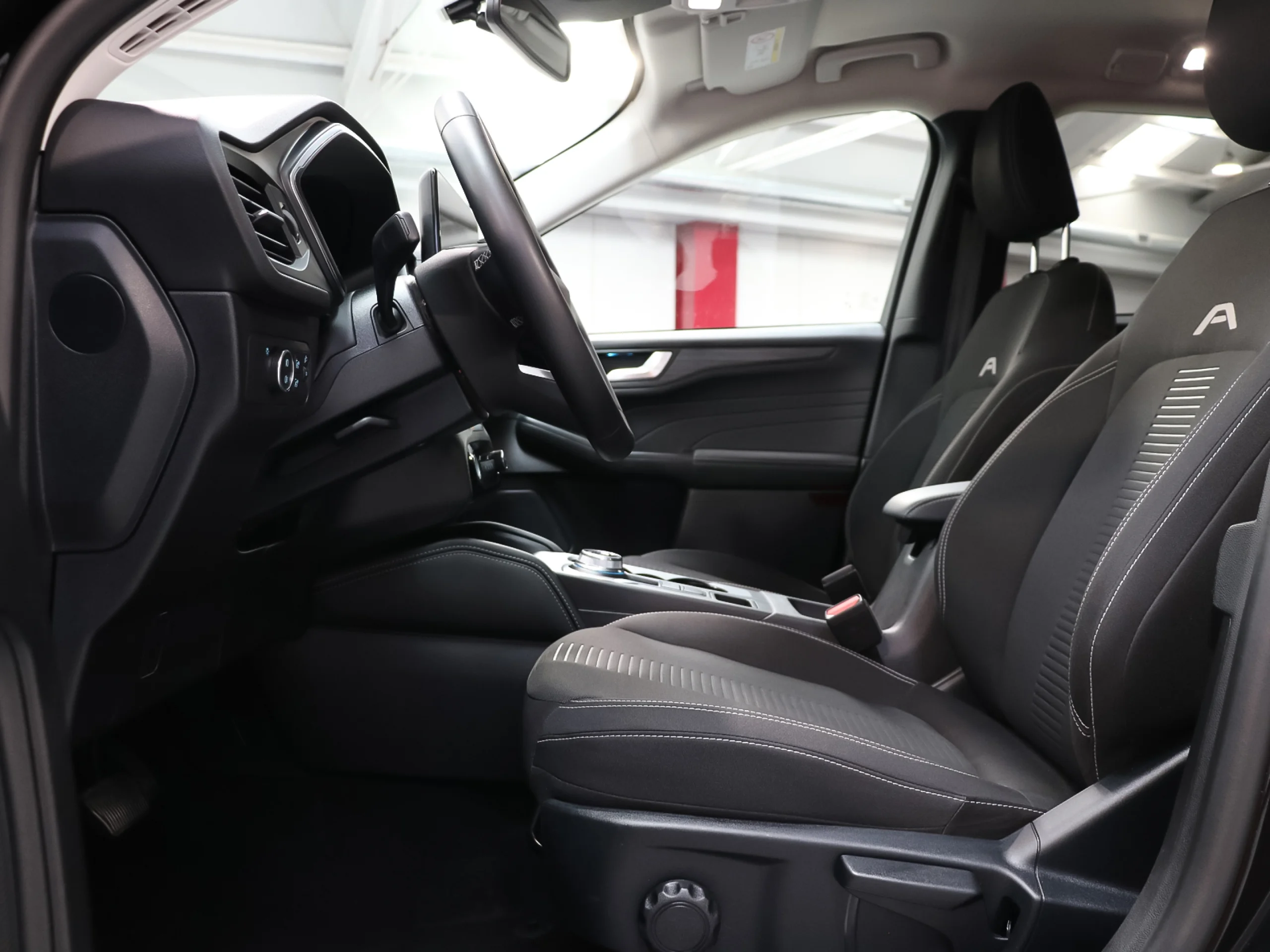 Ford Kuga 2.5 Duratec FHEV Active 4x4 Auto 134 kW (183 CV) - Foto 6