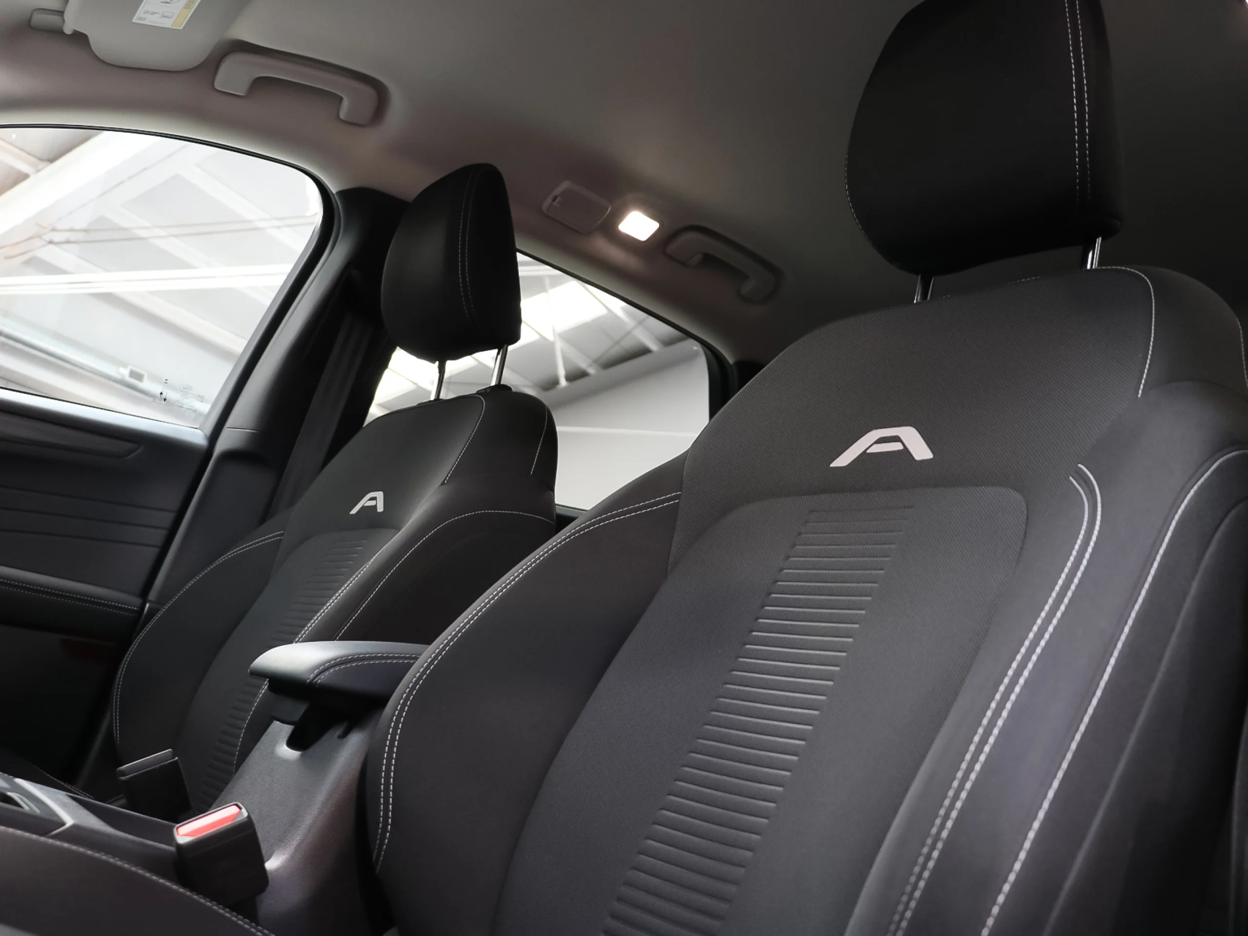 Ford Kuga 2.5 Duratec FHEV Active 4x4 Auto 134 kW (183 CV) - Foto 8