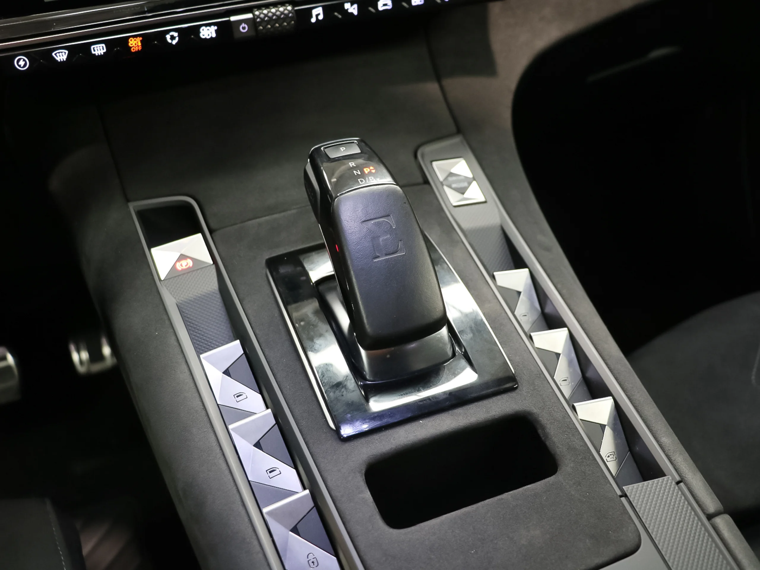 DS DS7 Crossback E-Tense 225 Performance Line+ Auto 165 kW (225 CV) - Foto 24