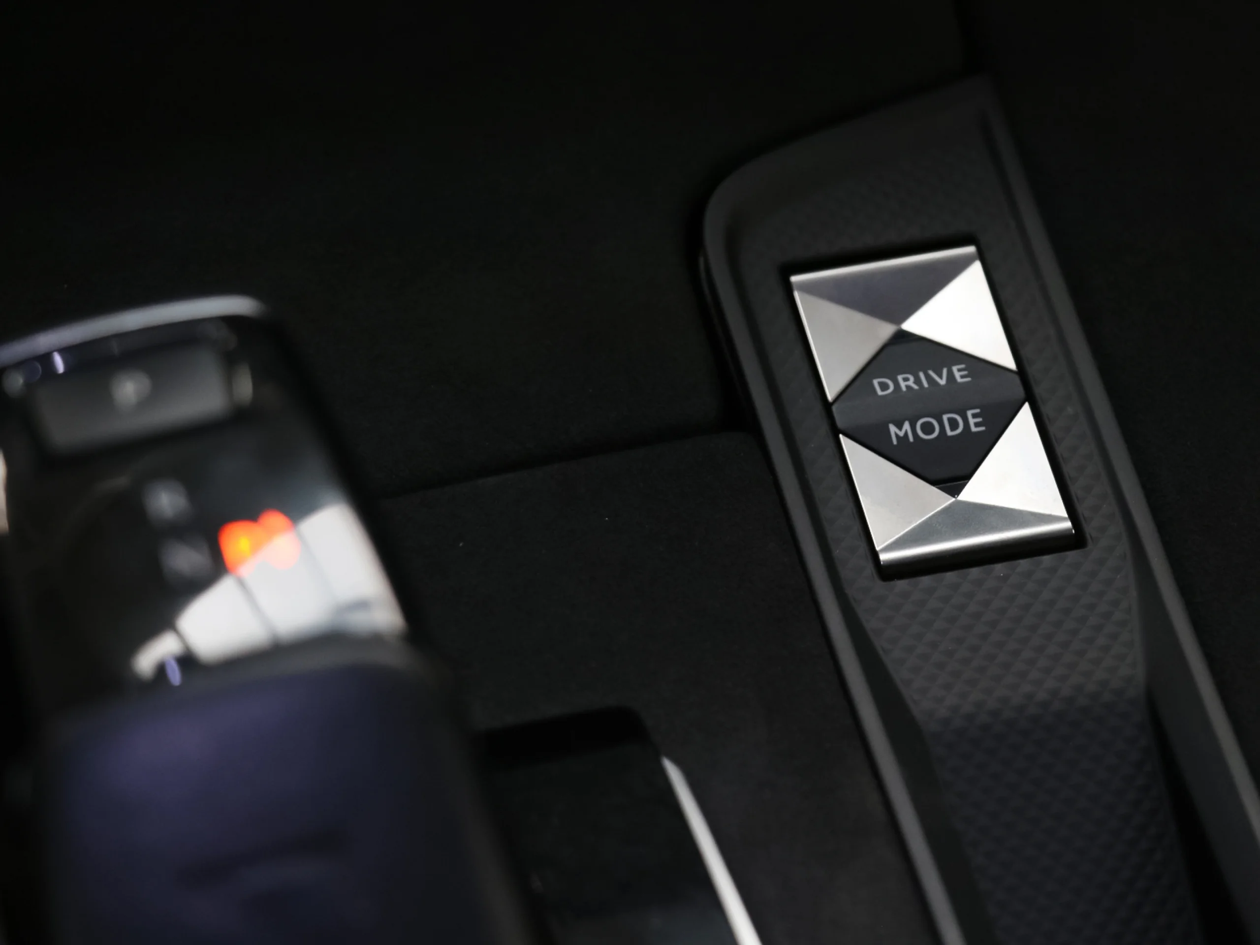 DS DS7 Crossback E-Tense 225 Performance Line+ Auto 165 kW (225 CV) - Foto 25