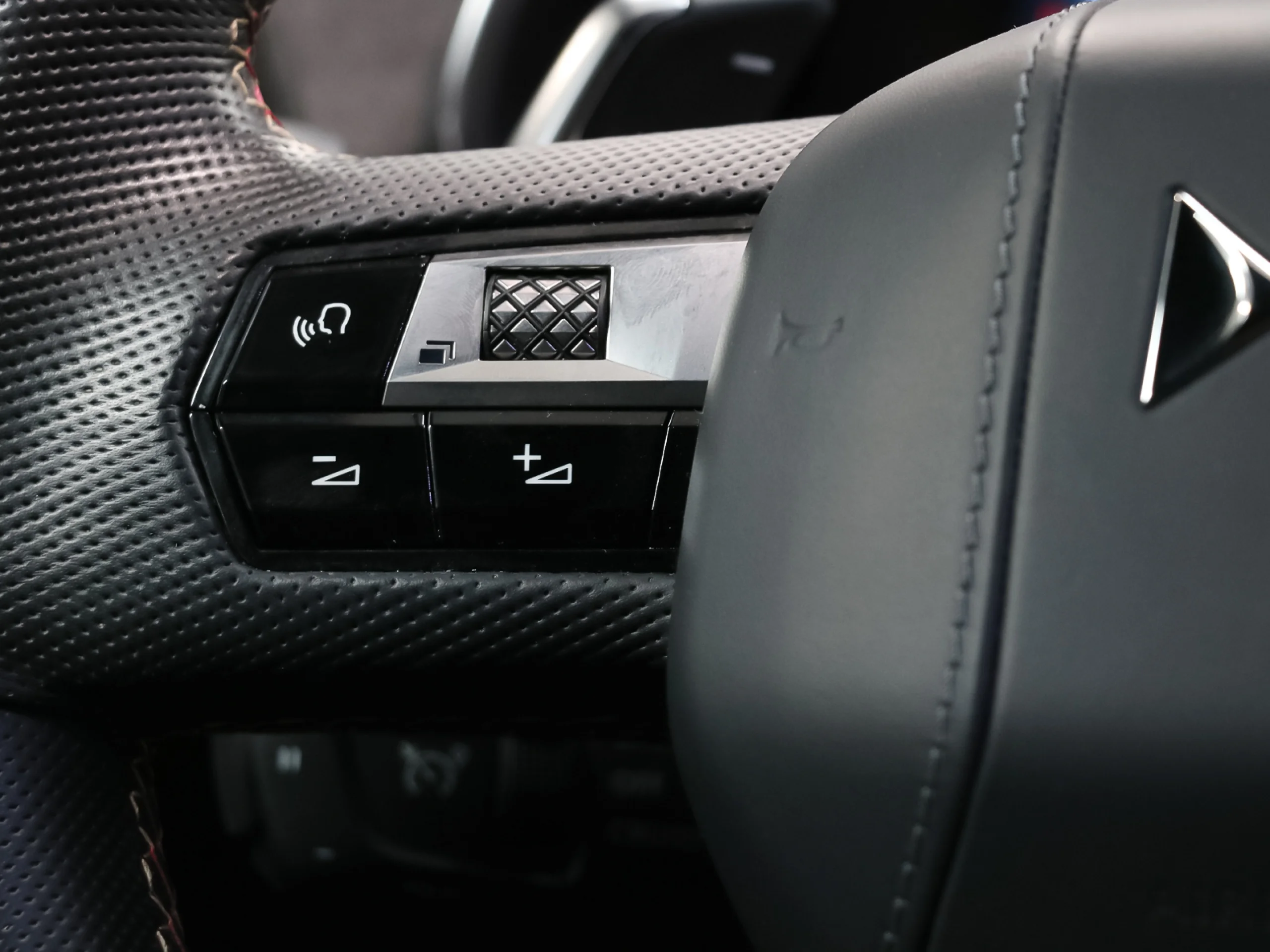 DS DS7 Crossback E-Tense 225 Performance Line+ Auto 165 kW (225 CV) - Foto 28