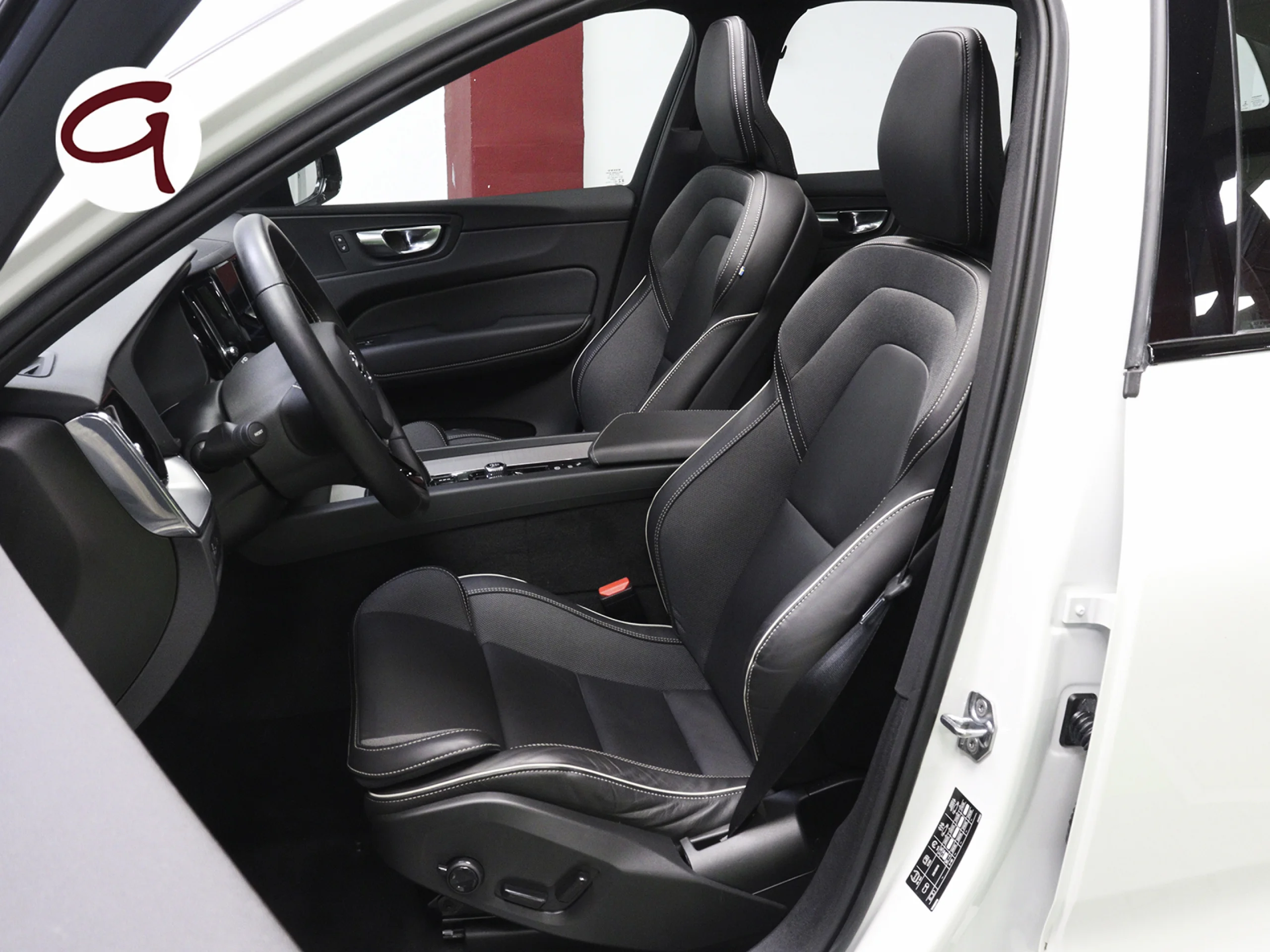 Volvo XC60 T6 Recharge R-Design AWD Auto 250 kW (340 CV) - Foto 7