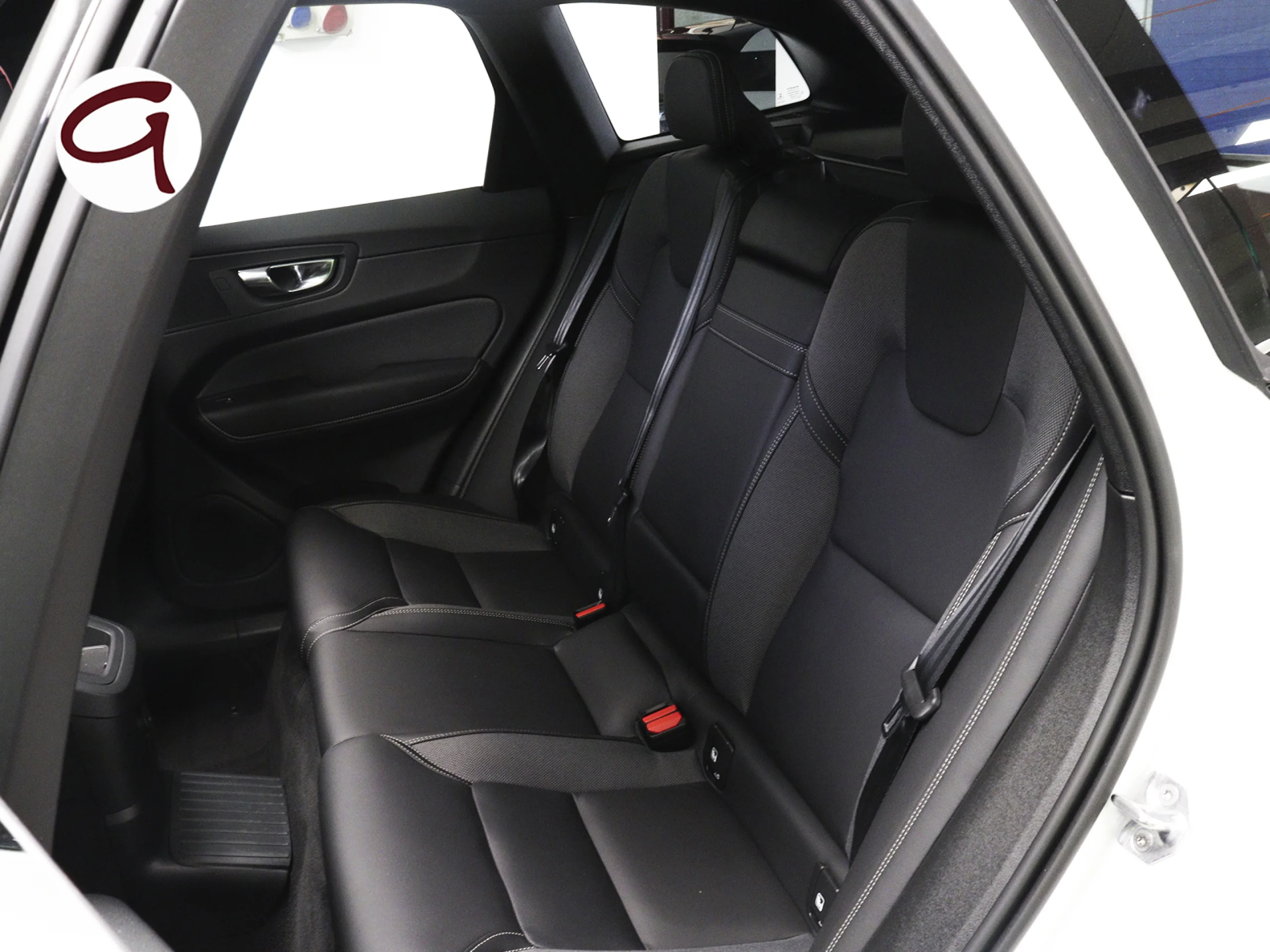 Volvo XC60 T6 Recharge R-Design AWD Auto 250 kW (340 CV) - Foto 11