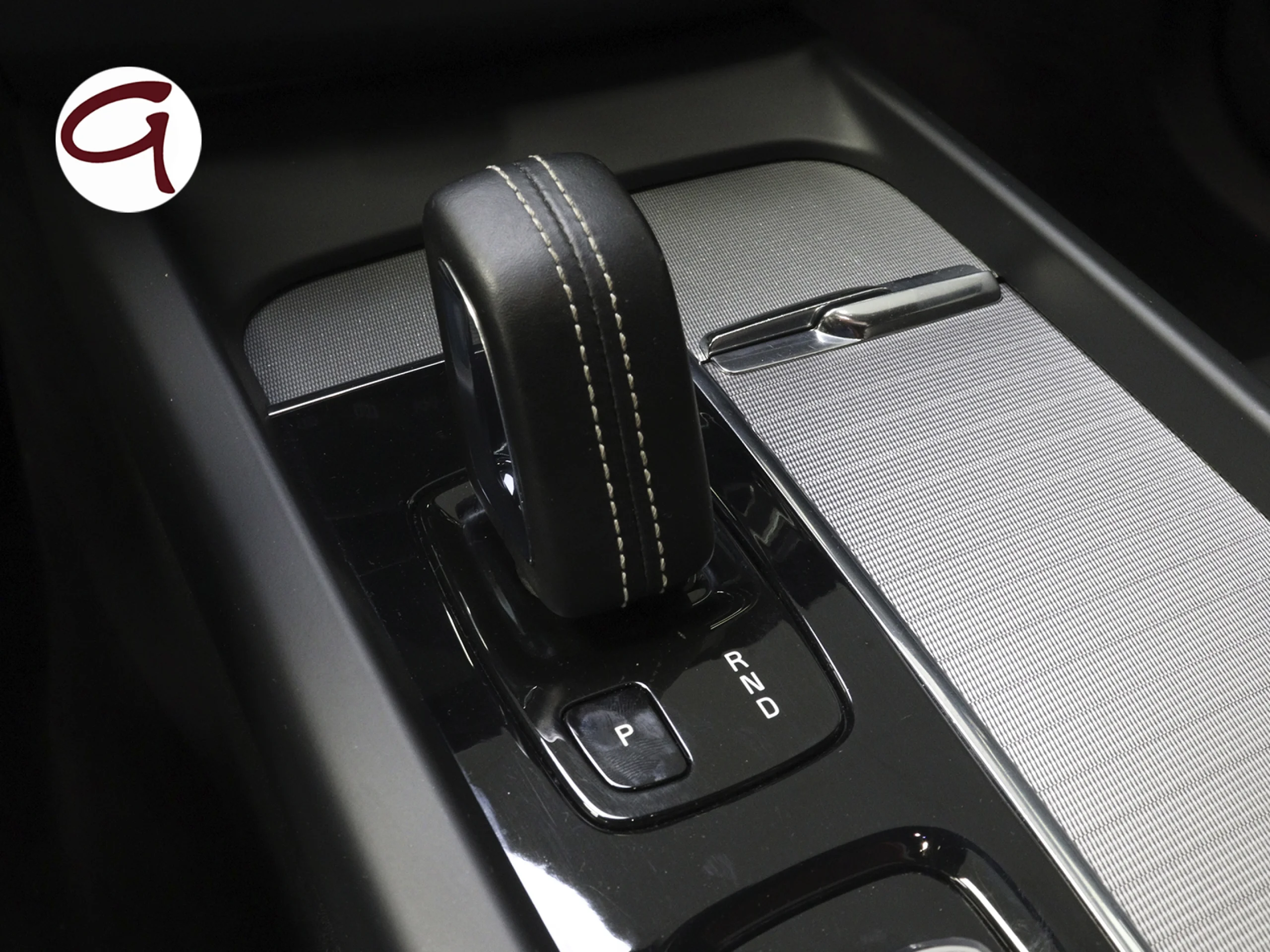 Volvo XC60 T6 Recharge R-Design AWD Auto 250 kW (340 CV) - Foto 28