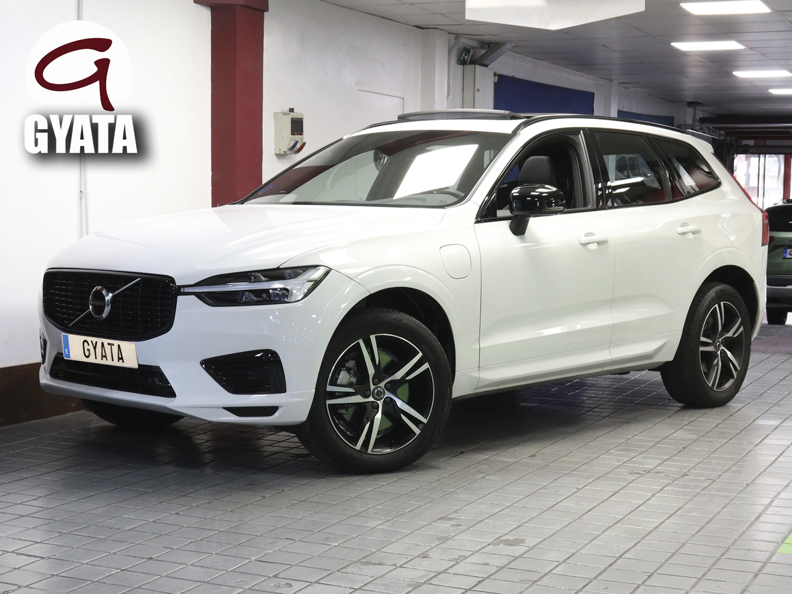 Volvo XC60 T6 Recharge R-Design AWD Auto 250 kW (340 CV) - Foto 2