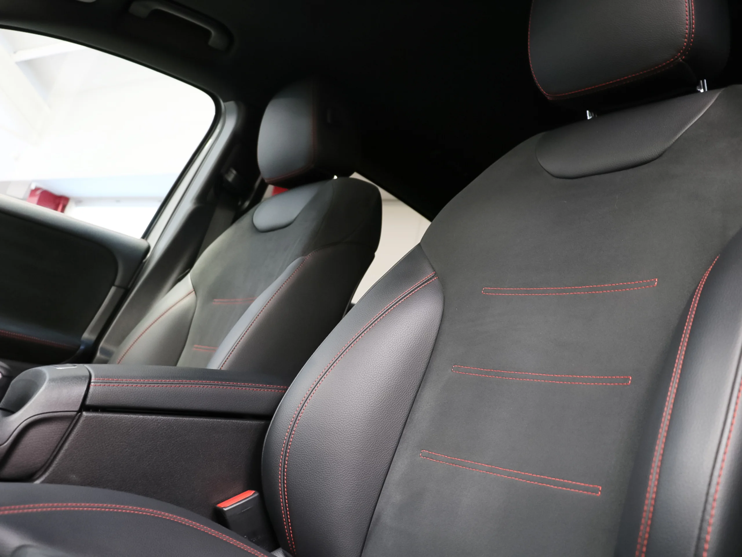 Mercedes-Benz GLA 200 D 110 kW (150 CV) - Foto 9