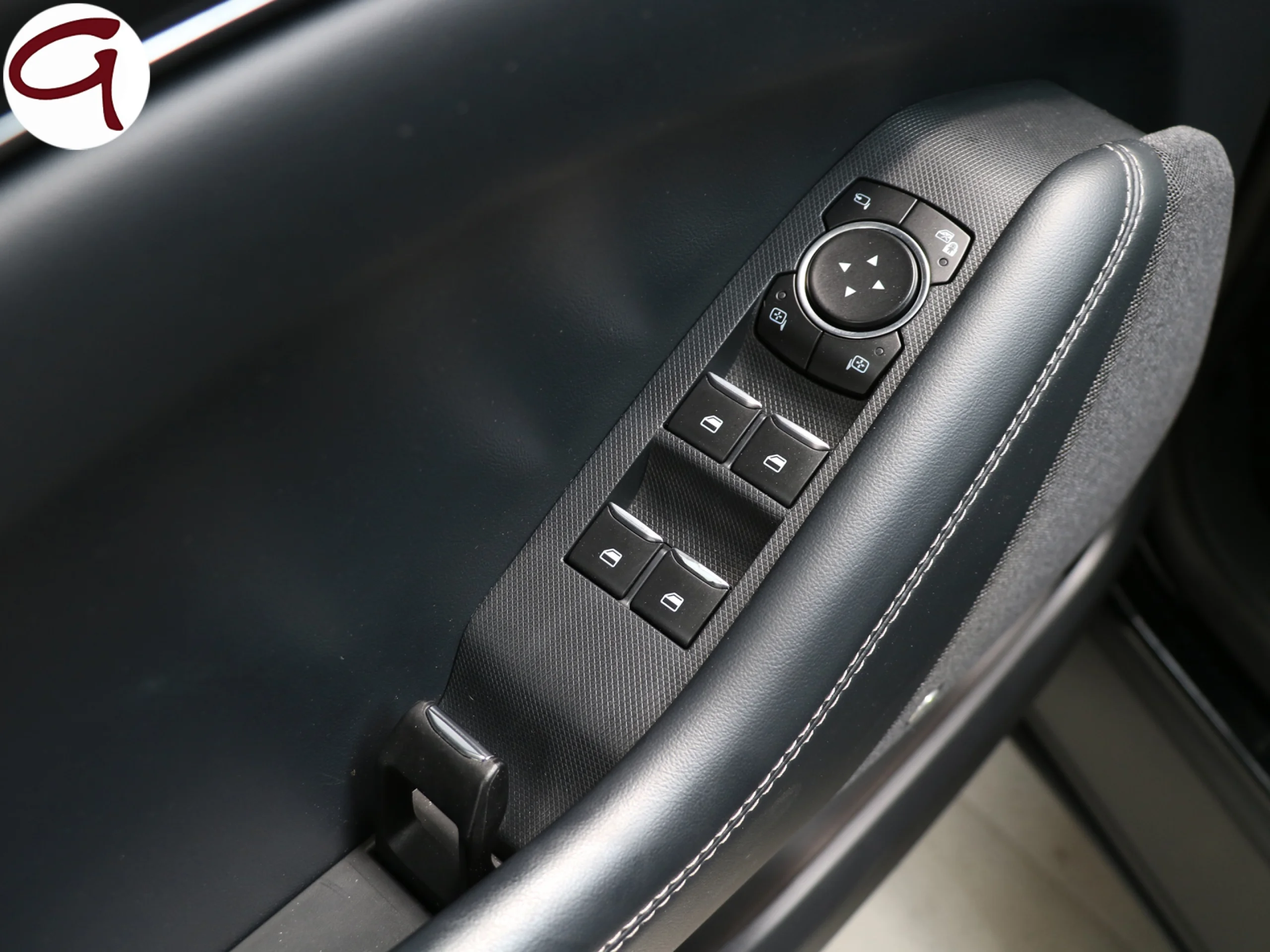 Ford Mustang Mach-E Batería 98.8Kwh 216 kW (294 CV) - Foto 39