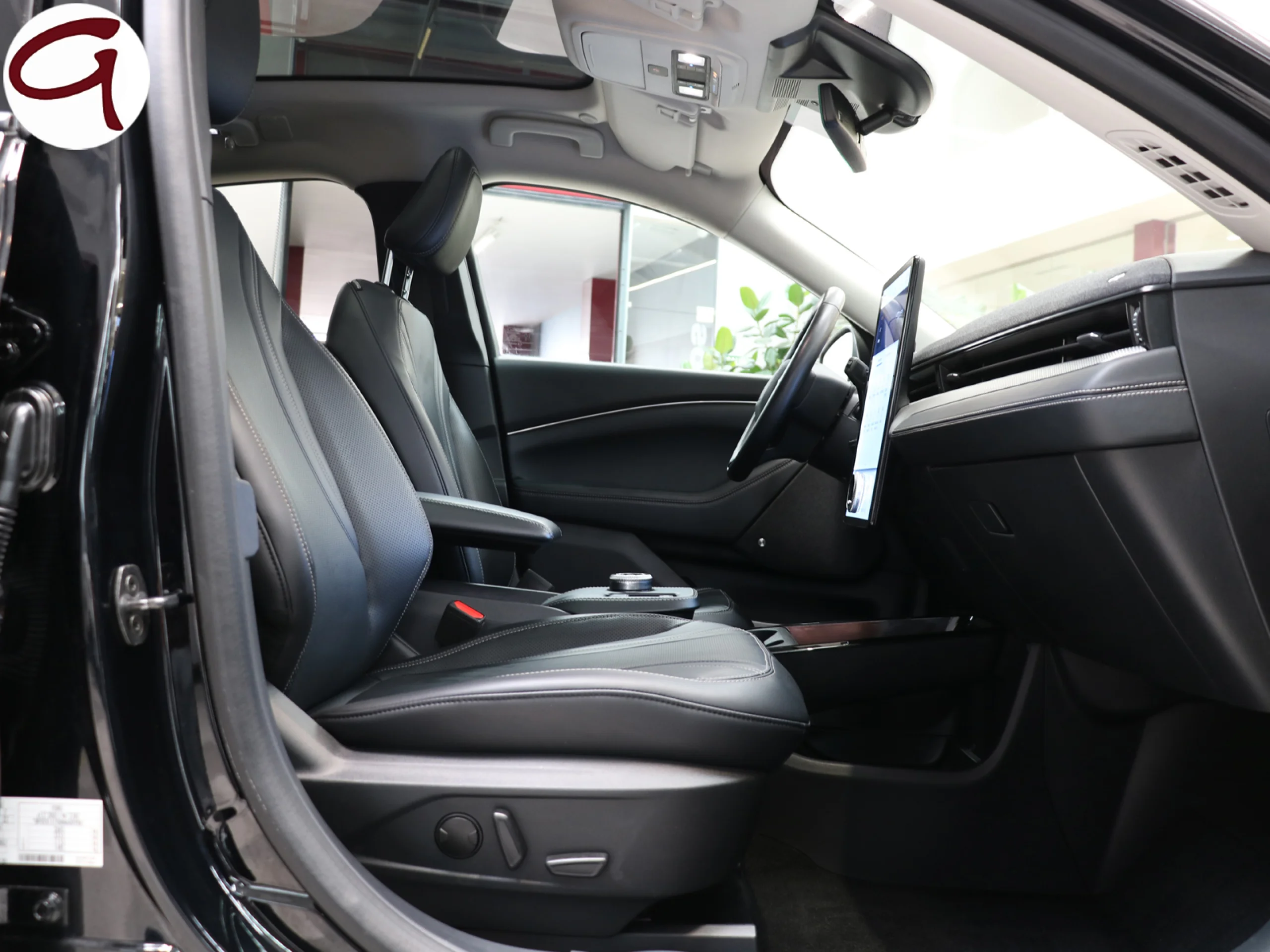 Ford Mustang Mach-E Batería 98.8Kwh 216 kW (294 CV) - Foto 6