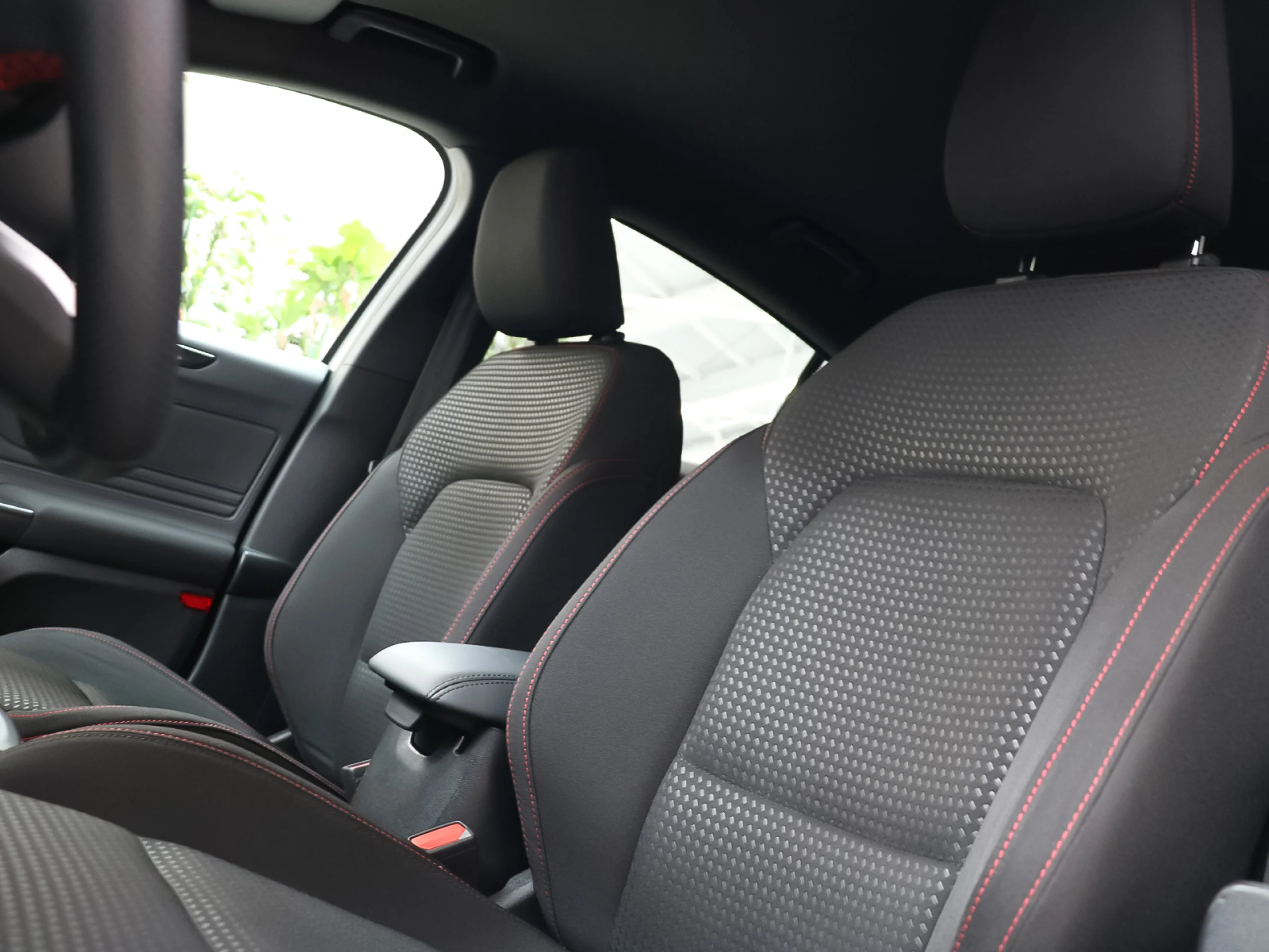 Ford Focus 1.0 Ecoboost MHEV ST-Line Auto 114 kW (155 CV) - Foto 7